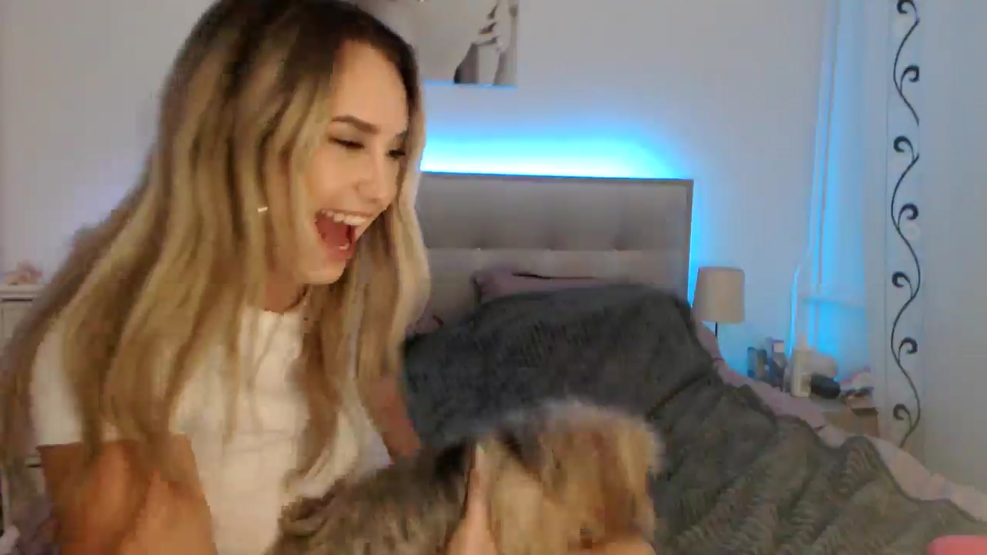 Gallery image thumbnail from CrinnaMania's myfreecams stream on, 10/28/2024, 11:59 image 17 of 20