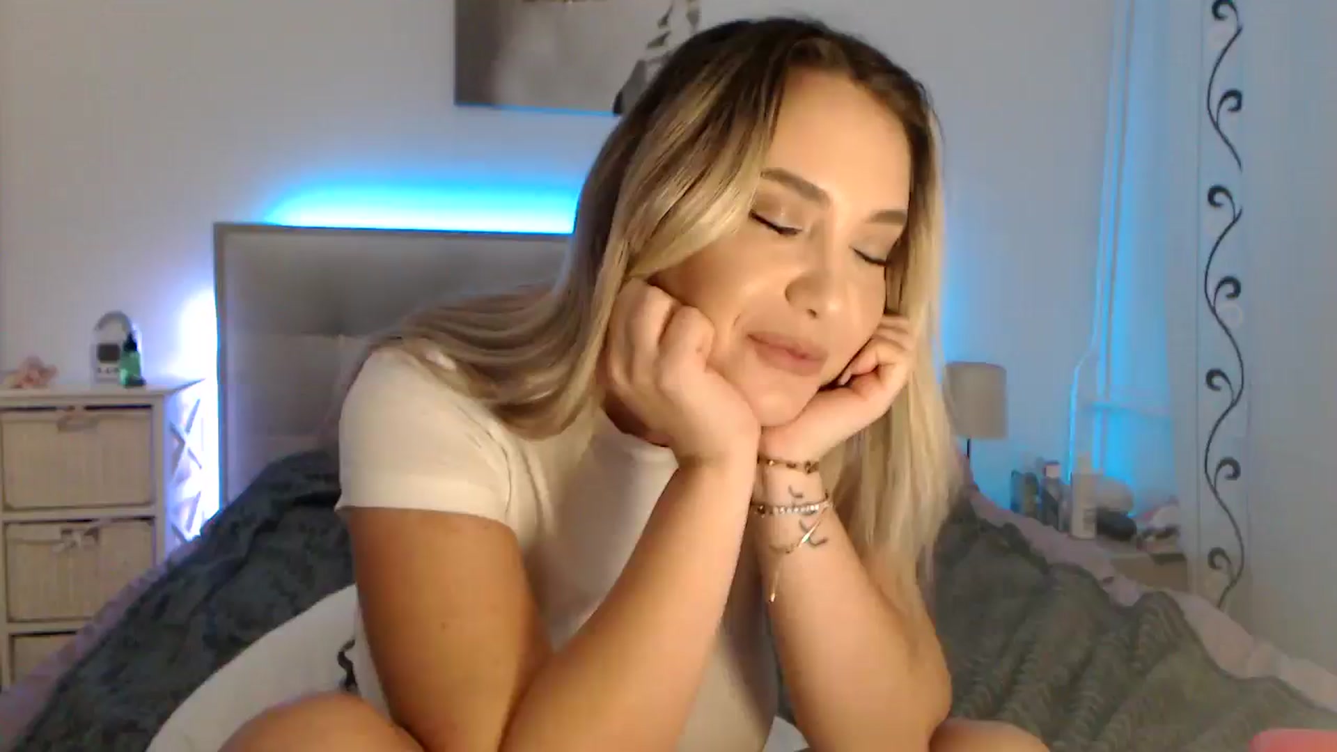 Gallery image thumbnail from CrinnaMania's myfreecams stream on, 10/28/2024, 11:59 image 1 of 20