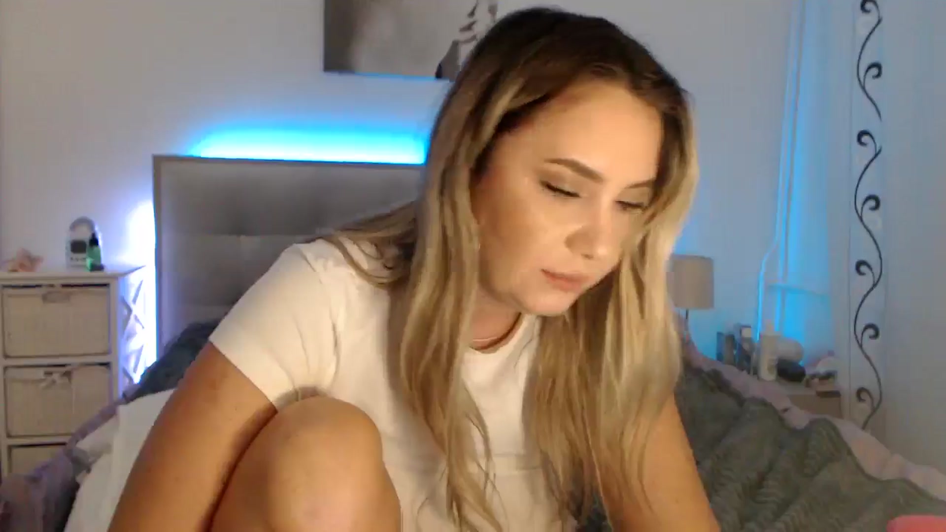 Gallery image thumbnail from CrinnaMania's myfreecams stream on, 10/28/2024, 11:59 image 14 of 20