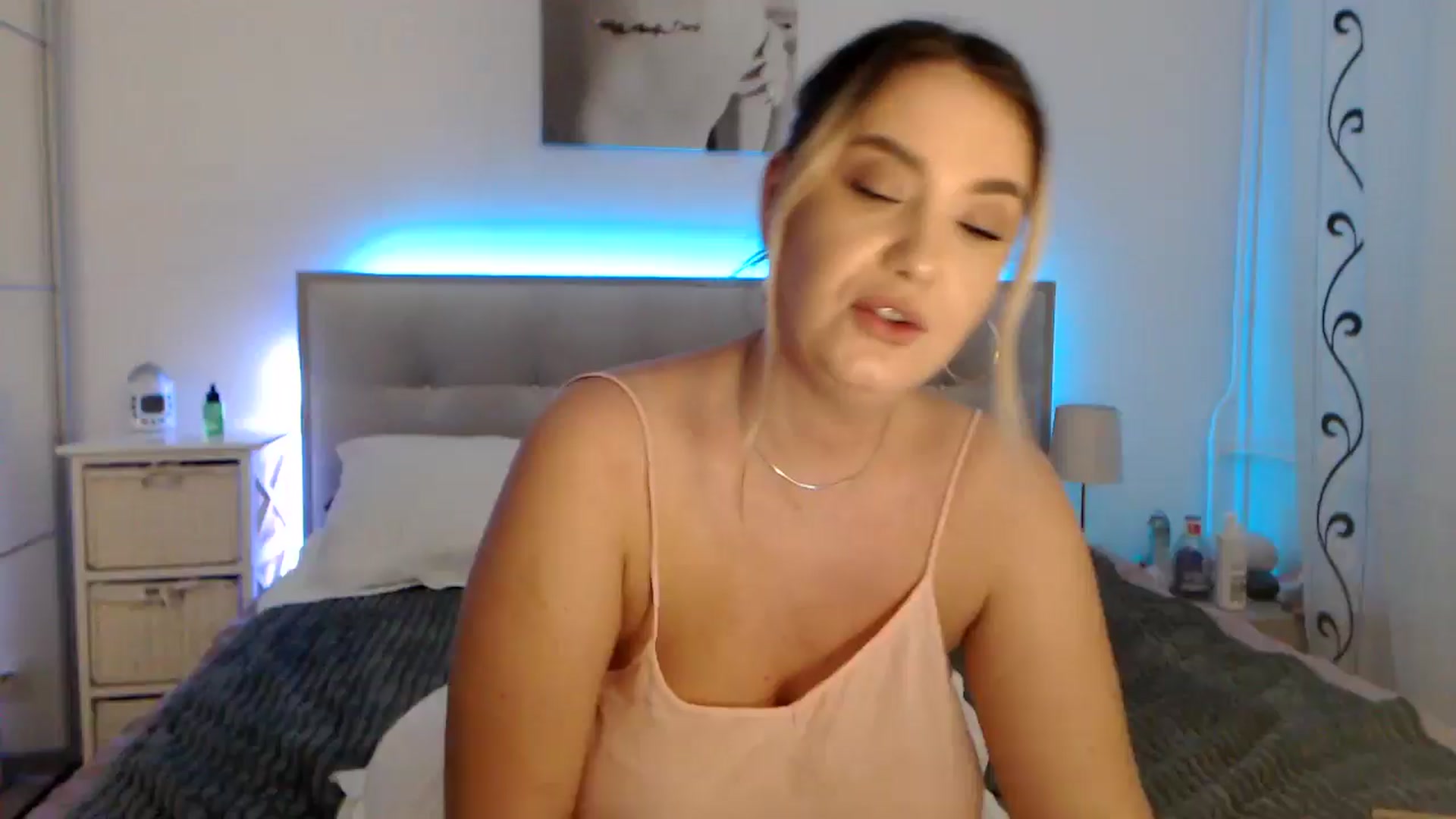 Gallery image thumbnail from CrinnaMania's myfreecams stream on, 10/29/2024, 13:40 image 3 of 20