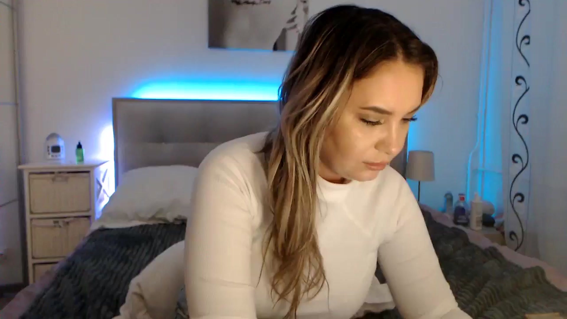 Gallery image thumbnail from CrinnaMania's myfreecams stream on, 10/29/2024, 13:40 image 19 of 20