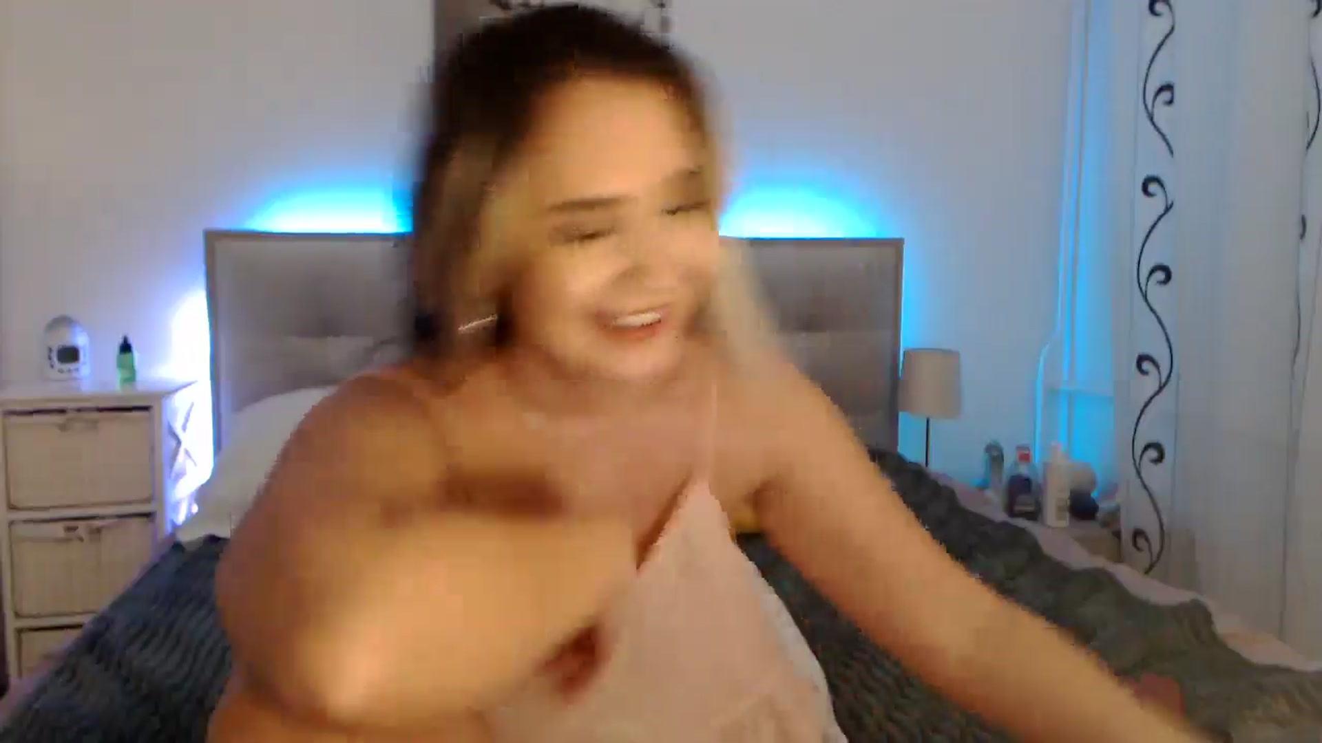 Gallery image thumbnail from CrinnaMania's myfreecams stream on, 10/29/2024, 13:40 image 14 of 20