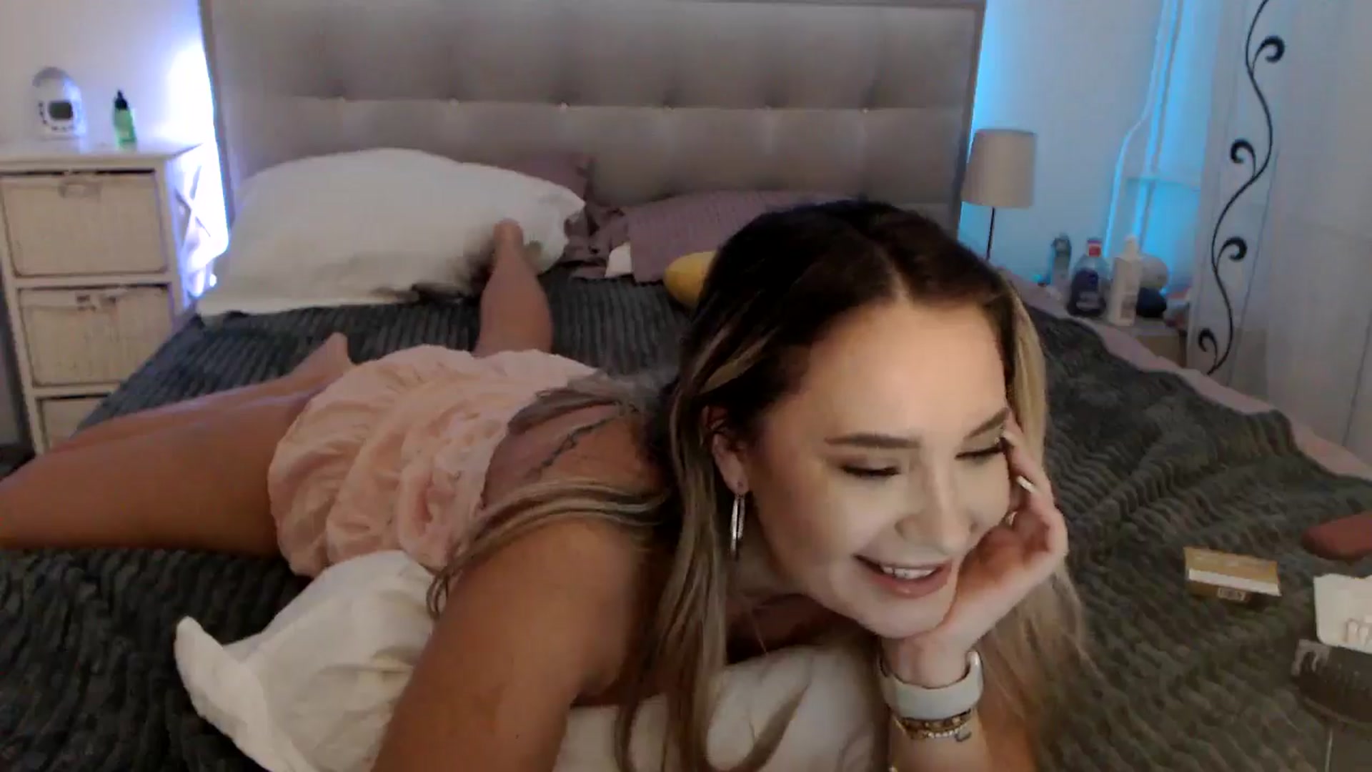 Gallery image thumbnail from CrinnaMania's myfreecams stream on, 10/29/2024, 13:40 image 11 of 20