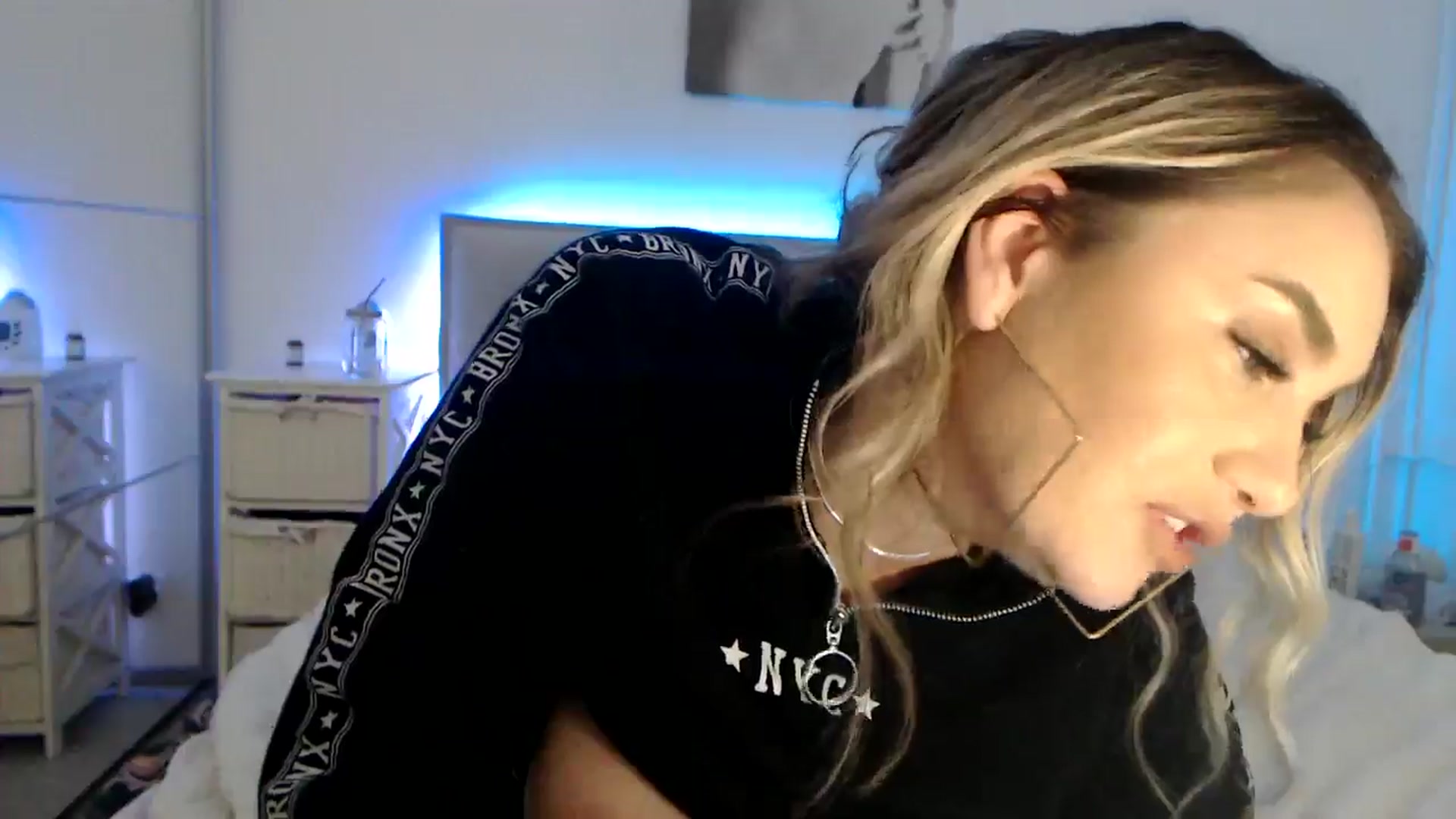 Gallery image thumbnail from CrinnaMania's myfreecams stream on, 11/15/2024, 12:12 image 16 of 20