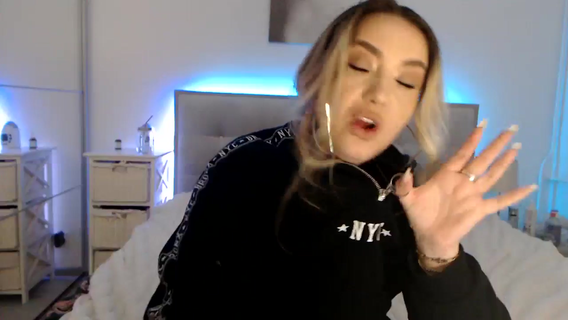 Gallery image thumbnail from CrinnaMania's myfreecams stream on, 11/15/2024, 12:12 image 2 of 20