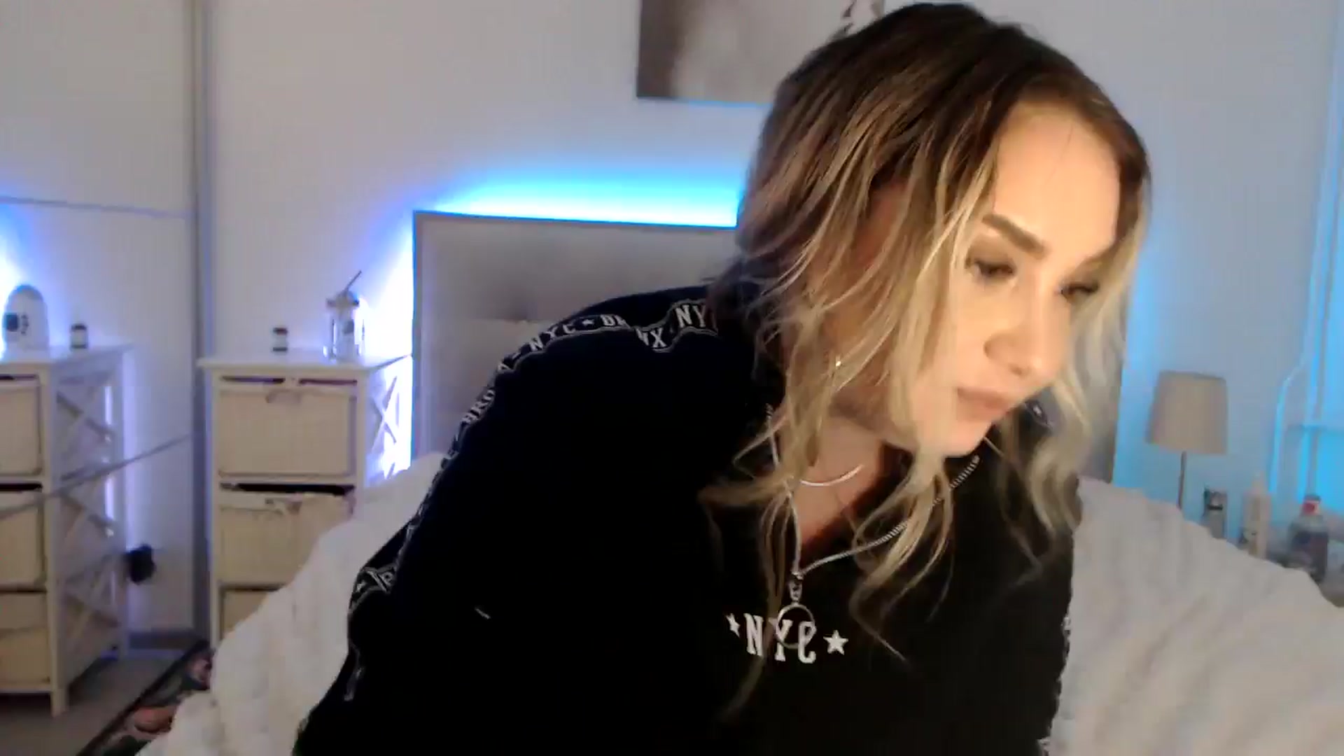Gallery image thumbnail from CrinnaMania's myfreecams stream on, 11/15/2024, 12:12 image 5 of 20