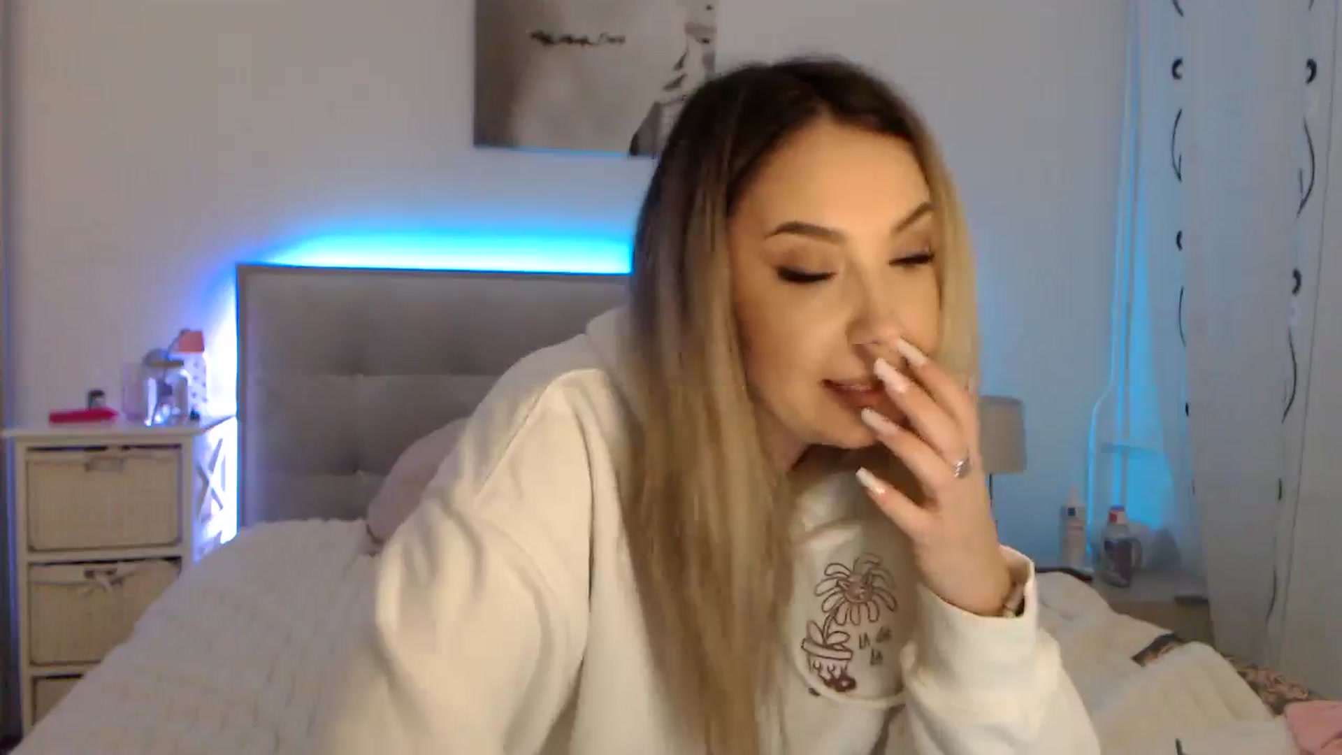 Gallery image thumbnail from CrinnaMania's myfreecams stream on, 11/18/2024, 12:14 image 18 of 20