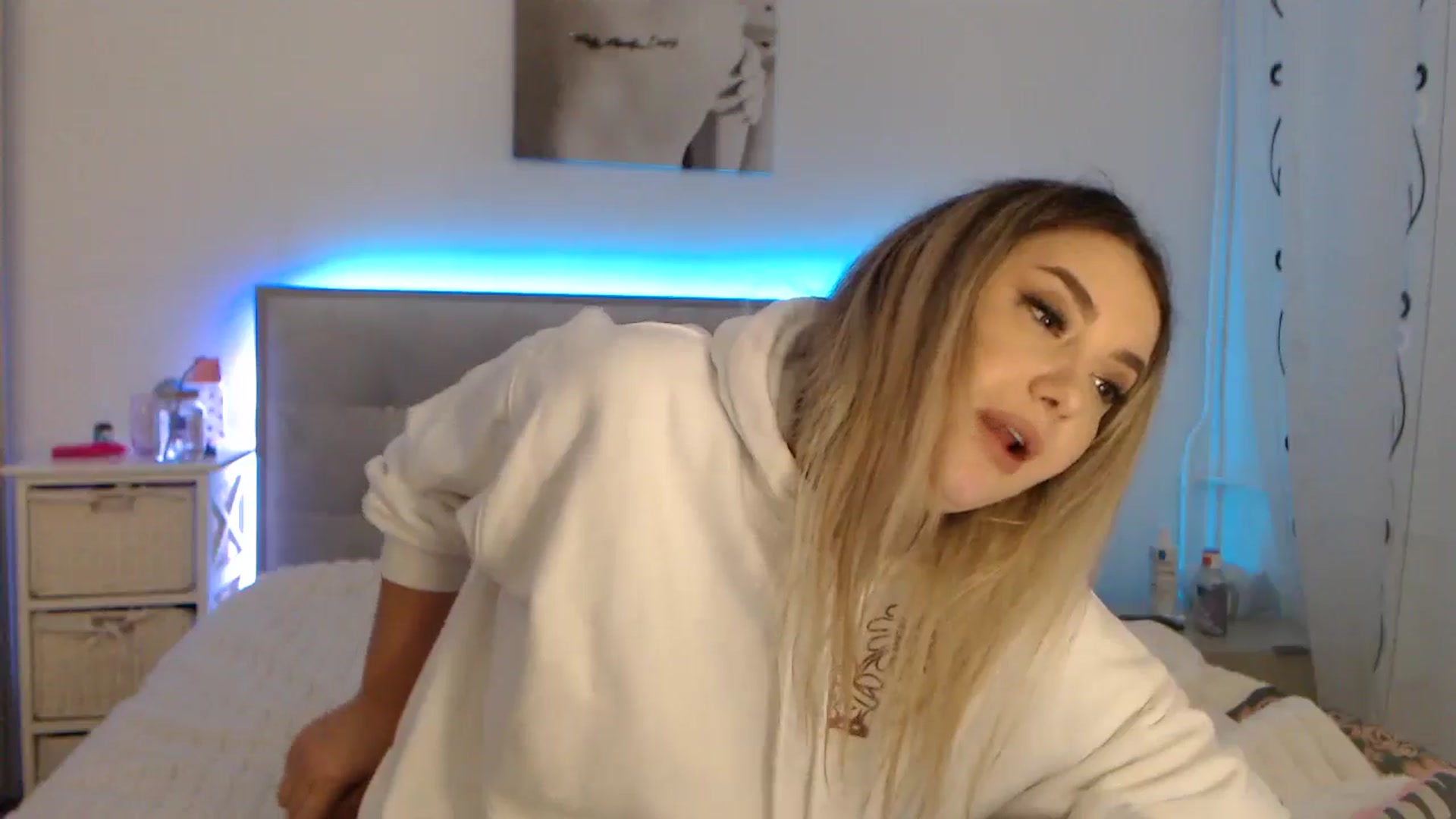 Gallery image thumbnail from CrinnaMania's myfreecams stream on, 11/18/2024, 12:14 image 7 of 20