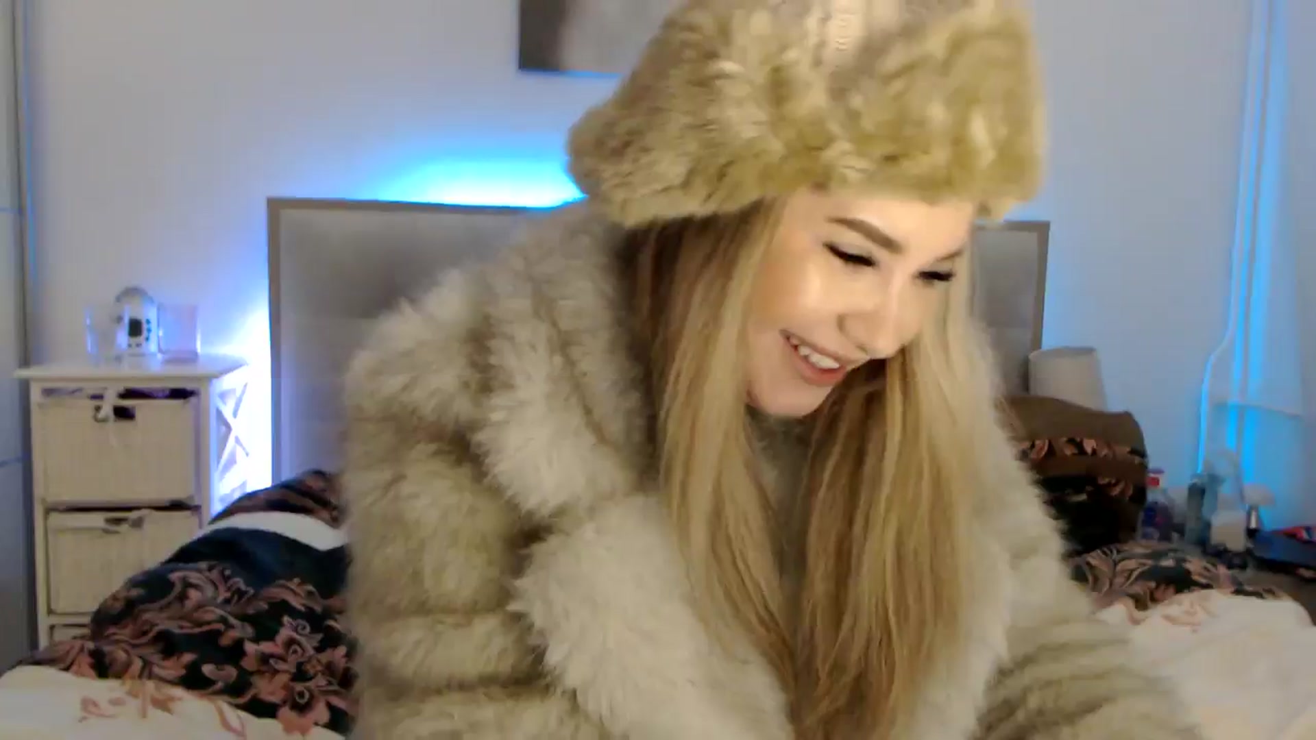 Gallery image thumbnail from CrinnaMania's myfreecams stream on, 12/11/2024, 12:39 image 17 of 20