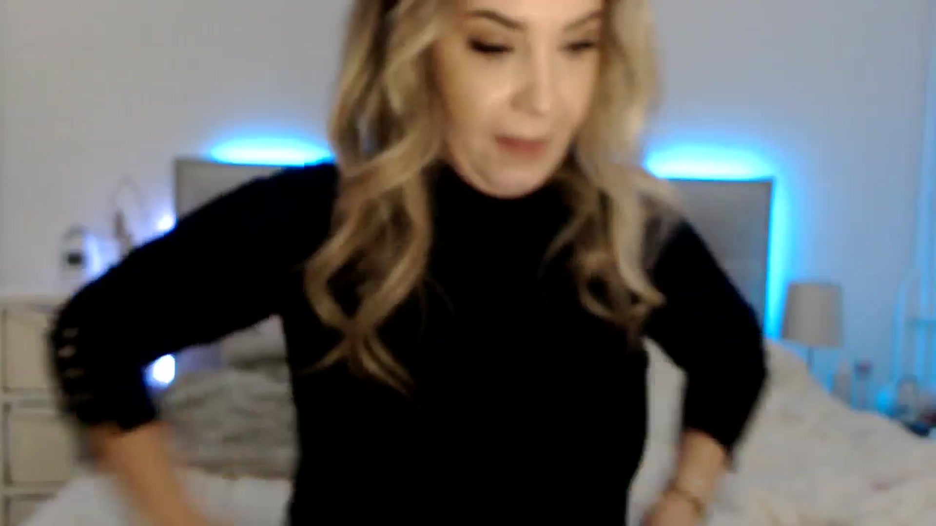 Gallery image thumbnail from CrinnaMania's myfreecams stream on, 12/16/2024, 12:28 image 6 of 20