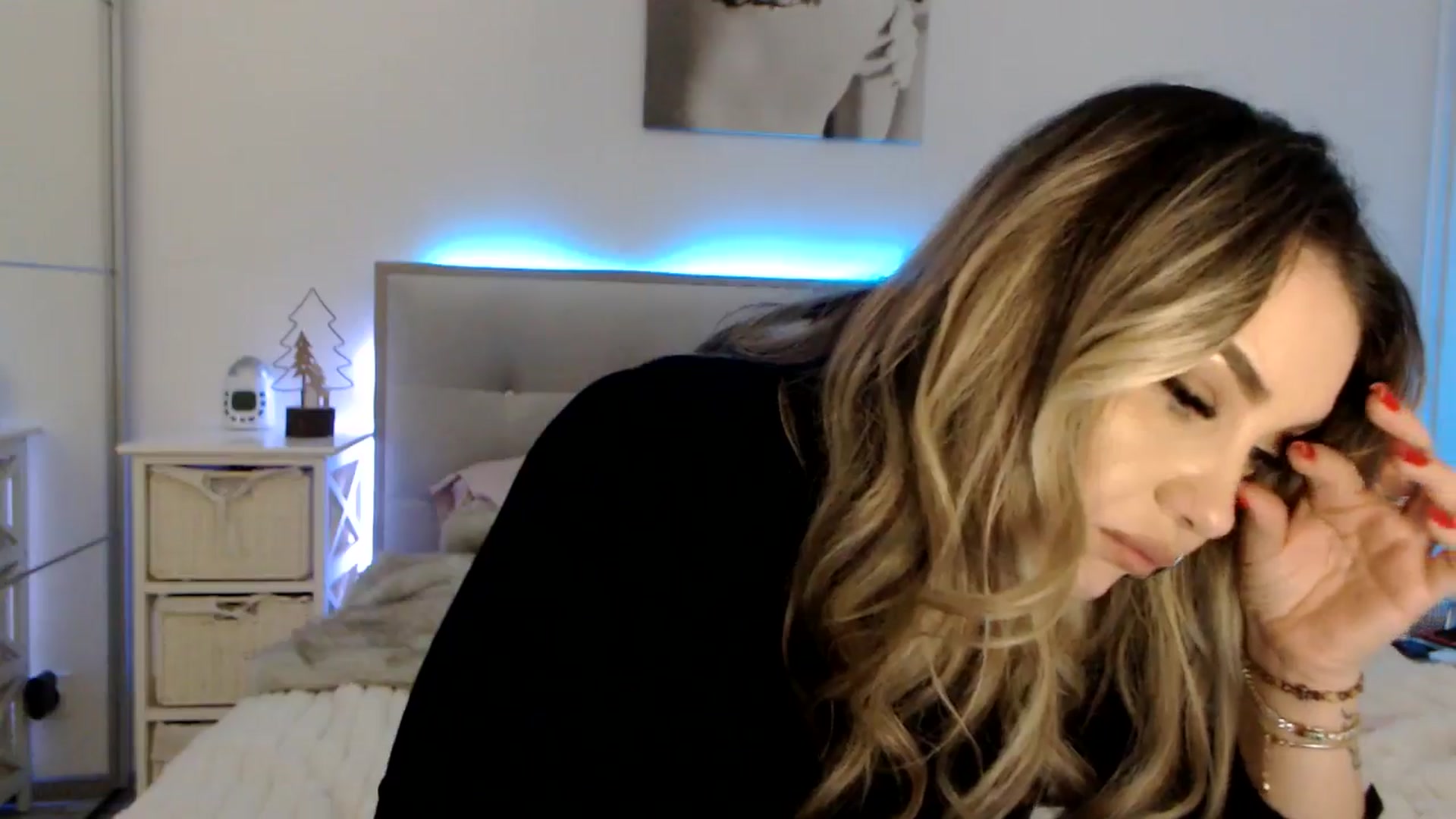 Gallery image thumbnail from CrinnaMania's myfreecams stream on, 12/16/2024, 12:28 image 8 of 20