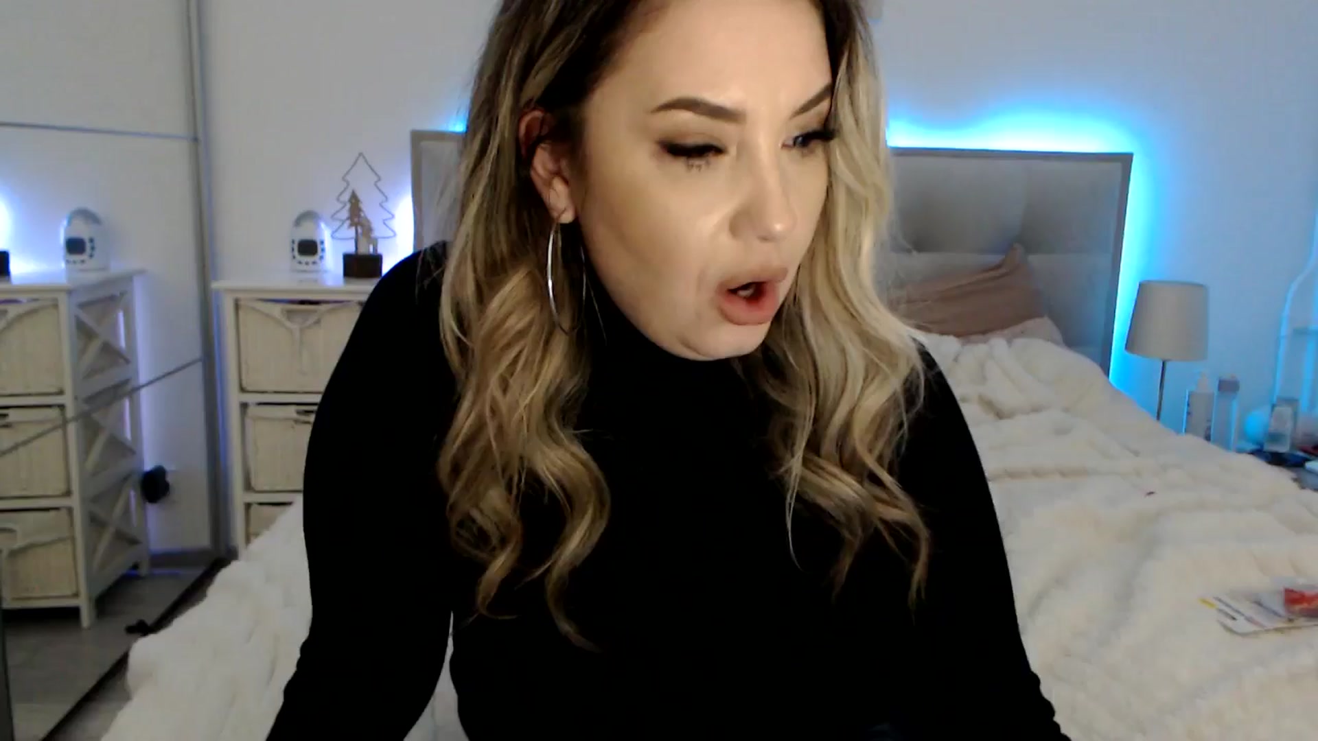 Gallery image thumbnail from CrinnaMania's myfreecams stream on, 12/16/2024, 12:28 image 18 of 20