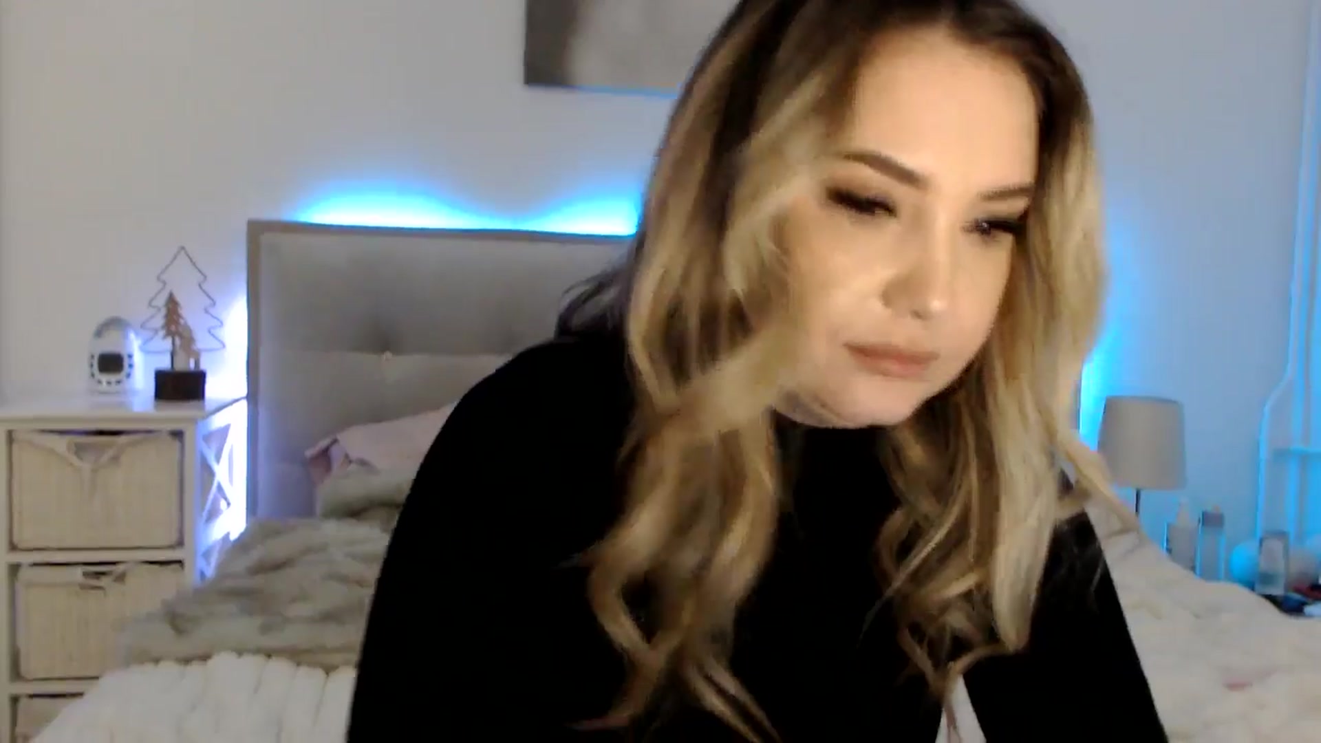 Gallery image thumbnail from CrinnaMania's myfreecams stream on, 12/16/2024, 12:28 image 7 of 20