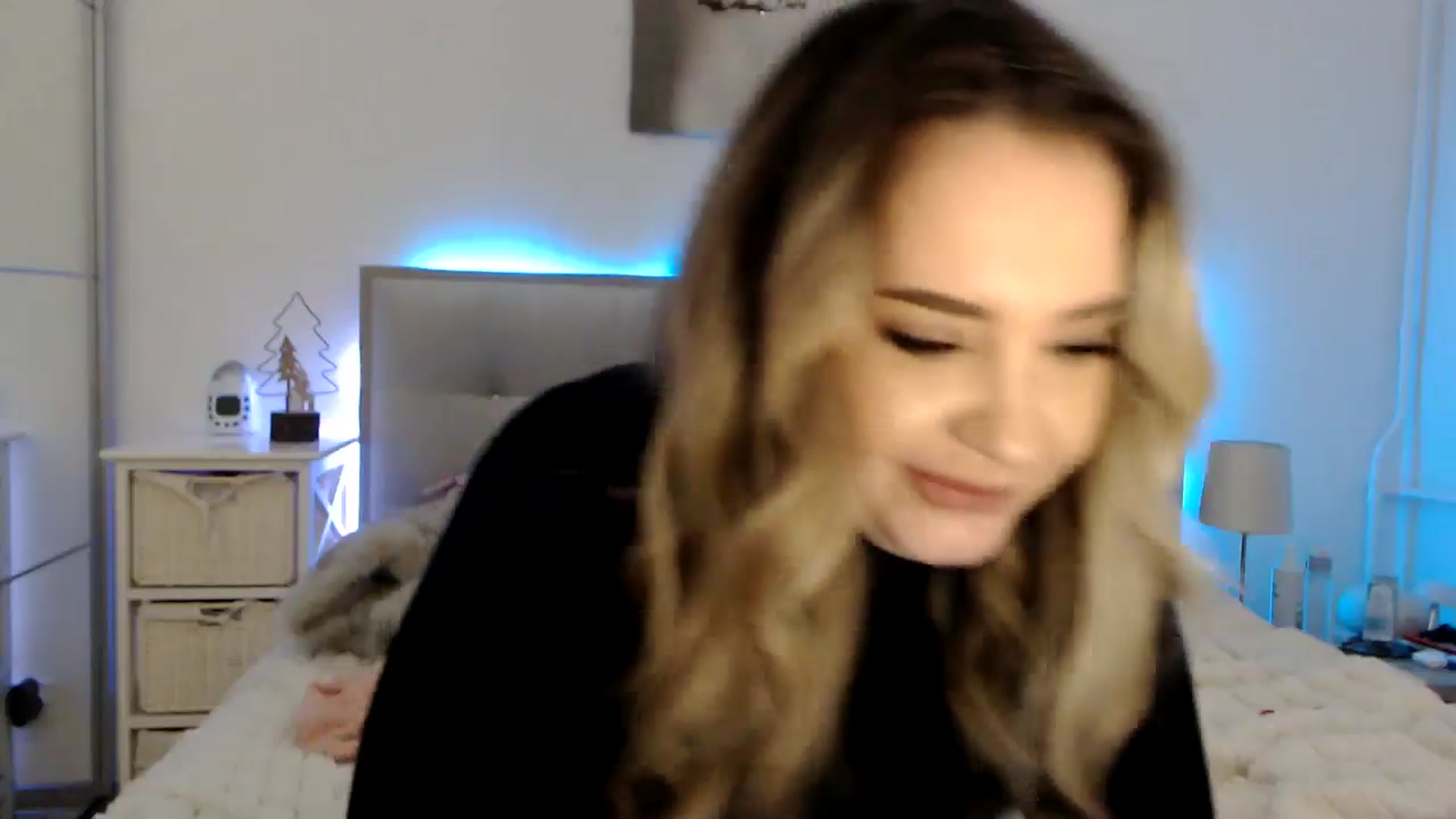 Gallery image thumbnail from CrinnaMania's myfreecams stream on, 12/16/2024, 12:28 image 16 of 20