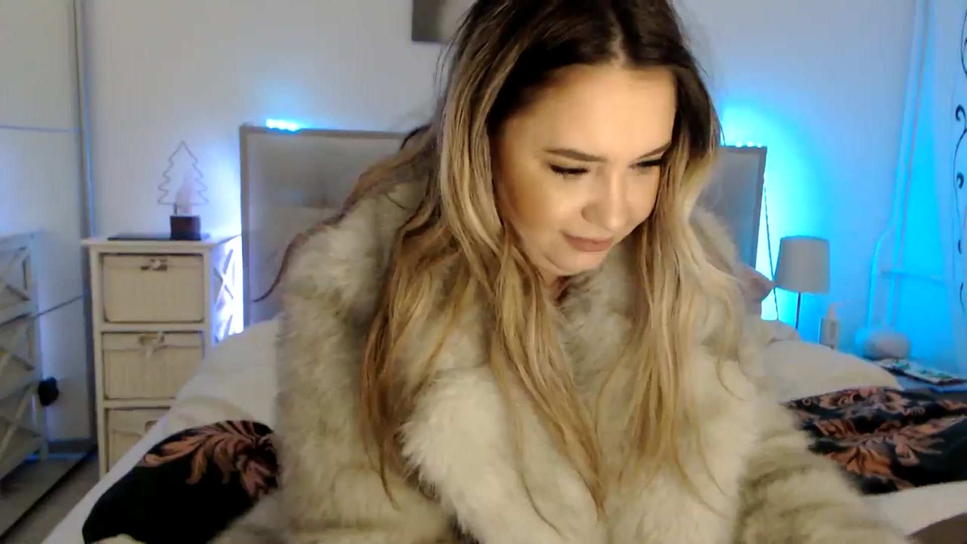Gallery image thumbnail from CrinnaMania's myfreecams stream on, 12/20/2024, 11:07 image 7 of 20