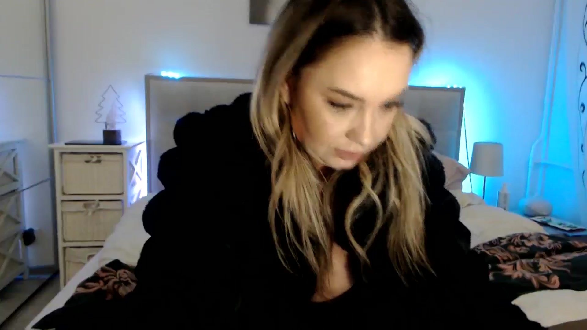 Gallery image thumbnail from CrinnaMania's myfreecams stream on, 12/20/2024, 11:07 image 5 of 20