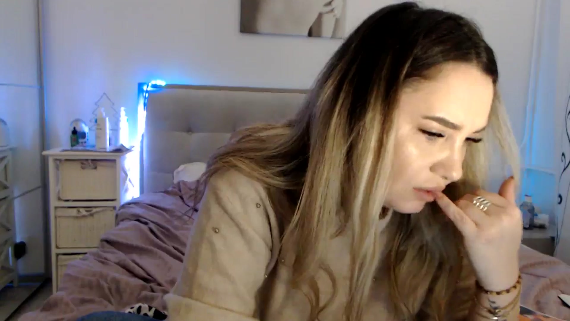 Gallery image thumbnail from CrinnaMania's myfreecams stream on, 02/03/2025, 12:20 image 20 of 20