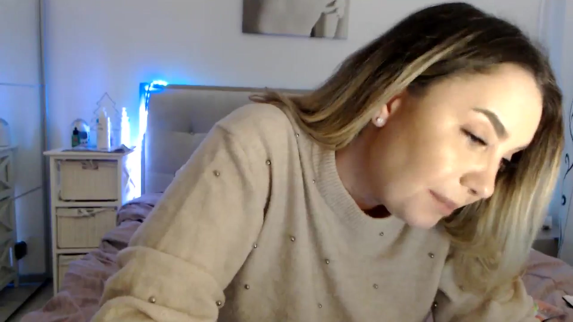 Gallery image thumbnail from CrinnaMania's myfreecams stream on, 02/03/2025, 12:20 image 19 of 20