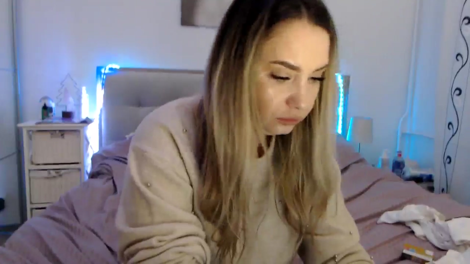 Gallery image thumbnail from CrinnaMania's myfreecams stream on, 02/04/2025, 11:19 image 19 of 20