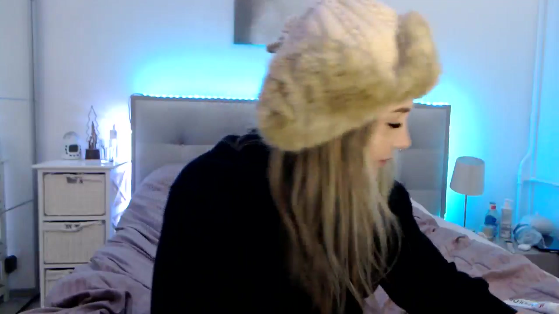 Gallery image thumbnail from CrinnaMania's myfreecams stream on, 02/14/2025, 17:01 image 17 of 20