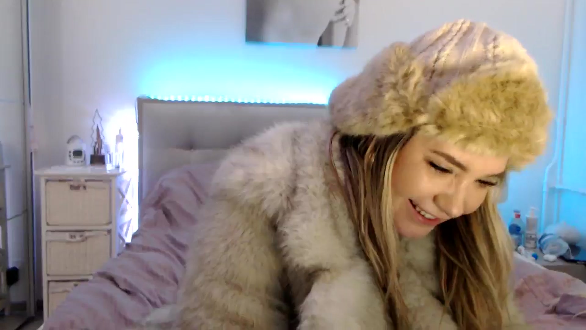 Gallery image thumbnail from CrinnaMania's myfreecams stream on, 02/14/2025, 17:01 image 9 of 20
