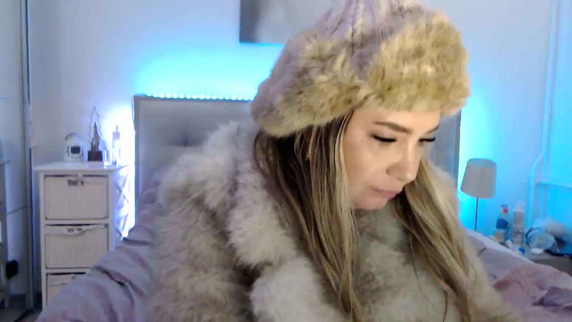 Gallery image thumbnail from CrinnaMania's myfreecams stream on, 02/14/2025, 17:01 image 10 of 20