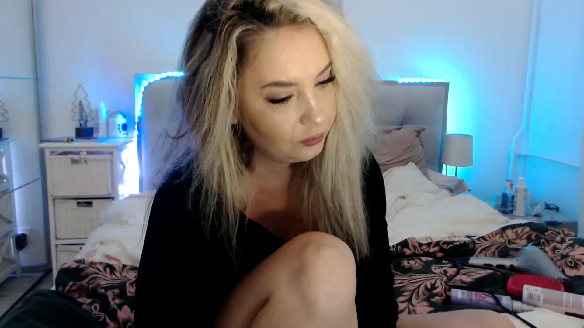 Gallery image thumbnail from CrinnaMania's myfreecams stream on, 03/05/2025, 11:51 image 6 of 20