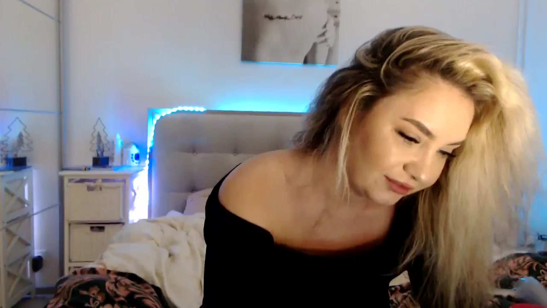 Gallery image thumbnail from CrinnaMania's myfreecams stream on, 03/05/2025, 11:51 image 3 of 20