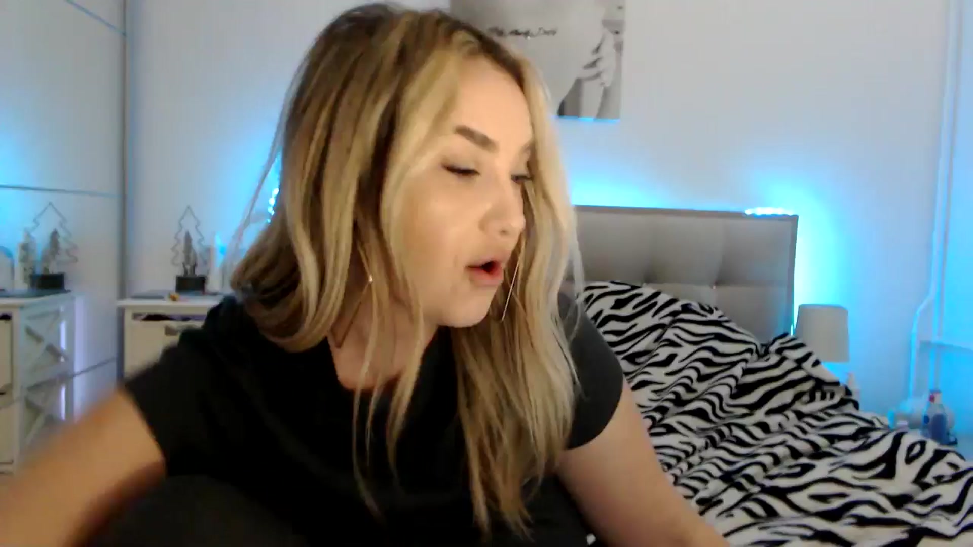Gallery image thumbnail from CrinnaMania's myfreecams stream on, 03/10/2025, 11:36 image 5 of 20