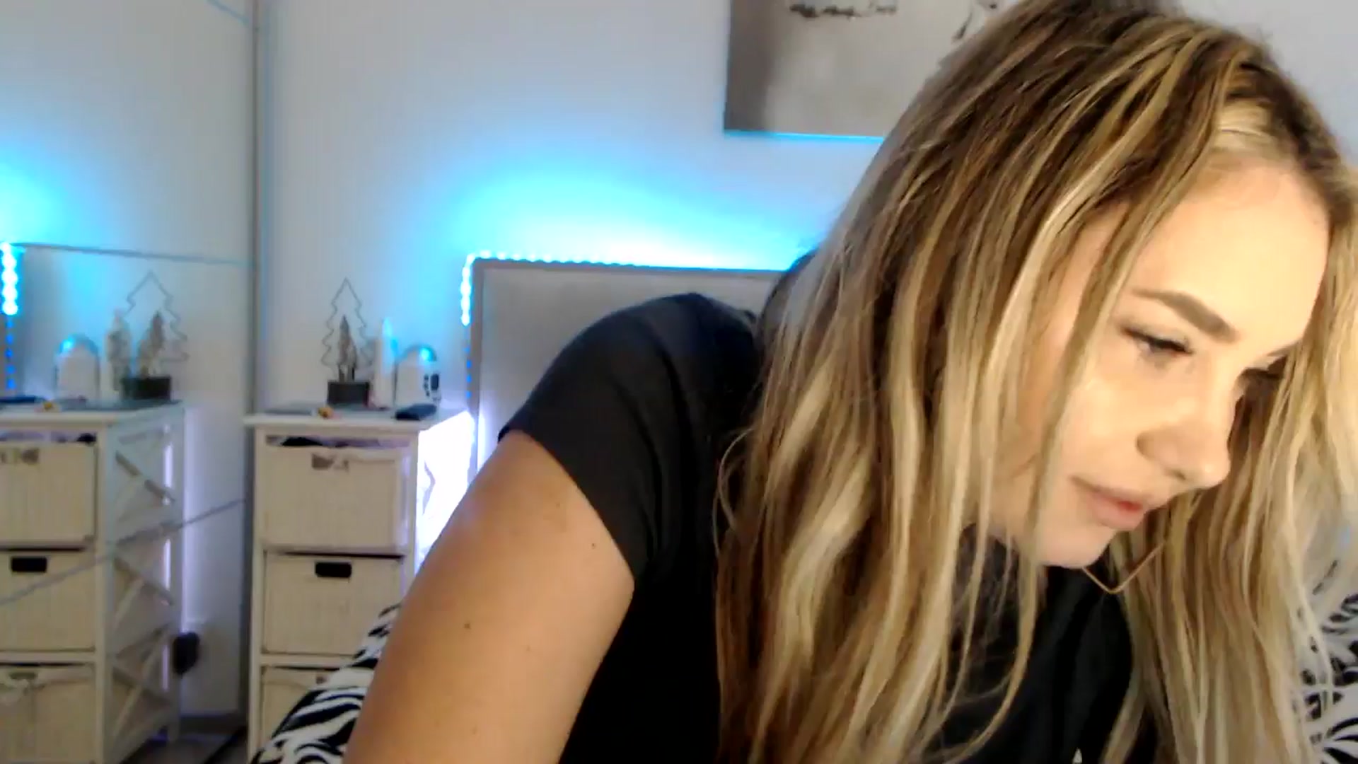 Gallery image thumbnail from CrinnaMania's myfreecams stream on, 03/10/2025, 11:36 image 1 of 20