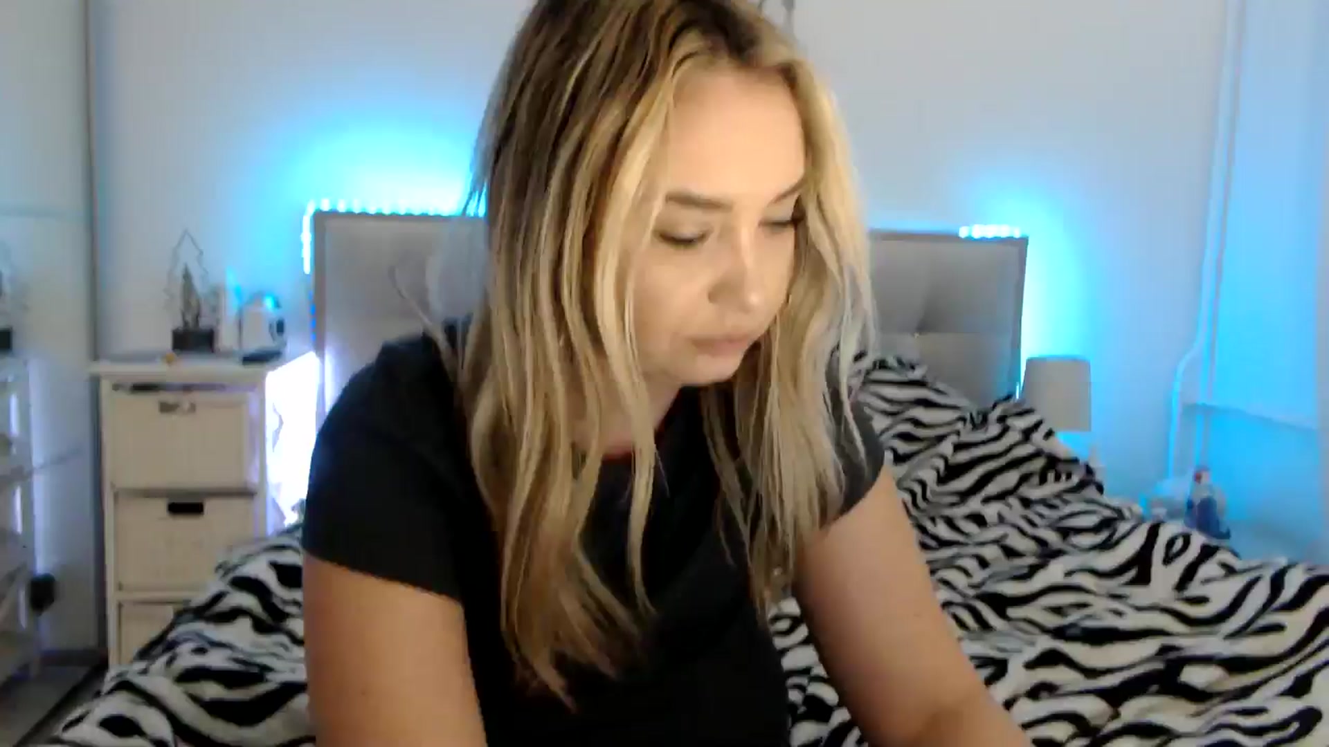 Gallery image thumbnail from CrinnaMania's myfreecams stream on, 03/10/2025, 11:36 image 3 of 20