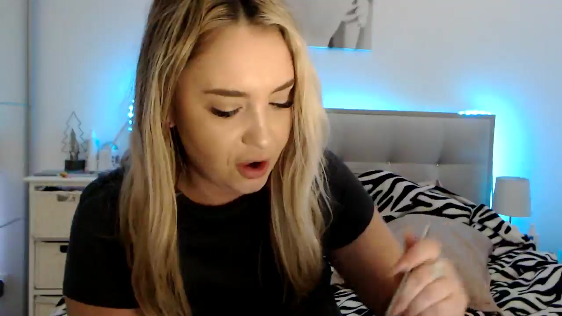 Gallery image thumbnail from CrinnaMania's myfreecams stream on, 03/10/2025, 11:36 image 9 of 20