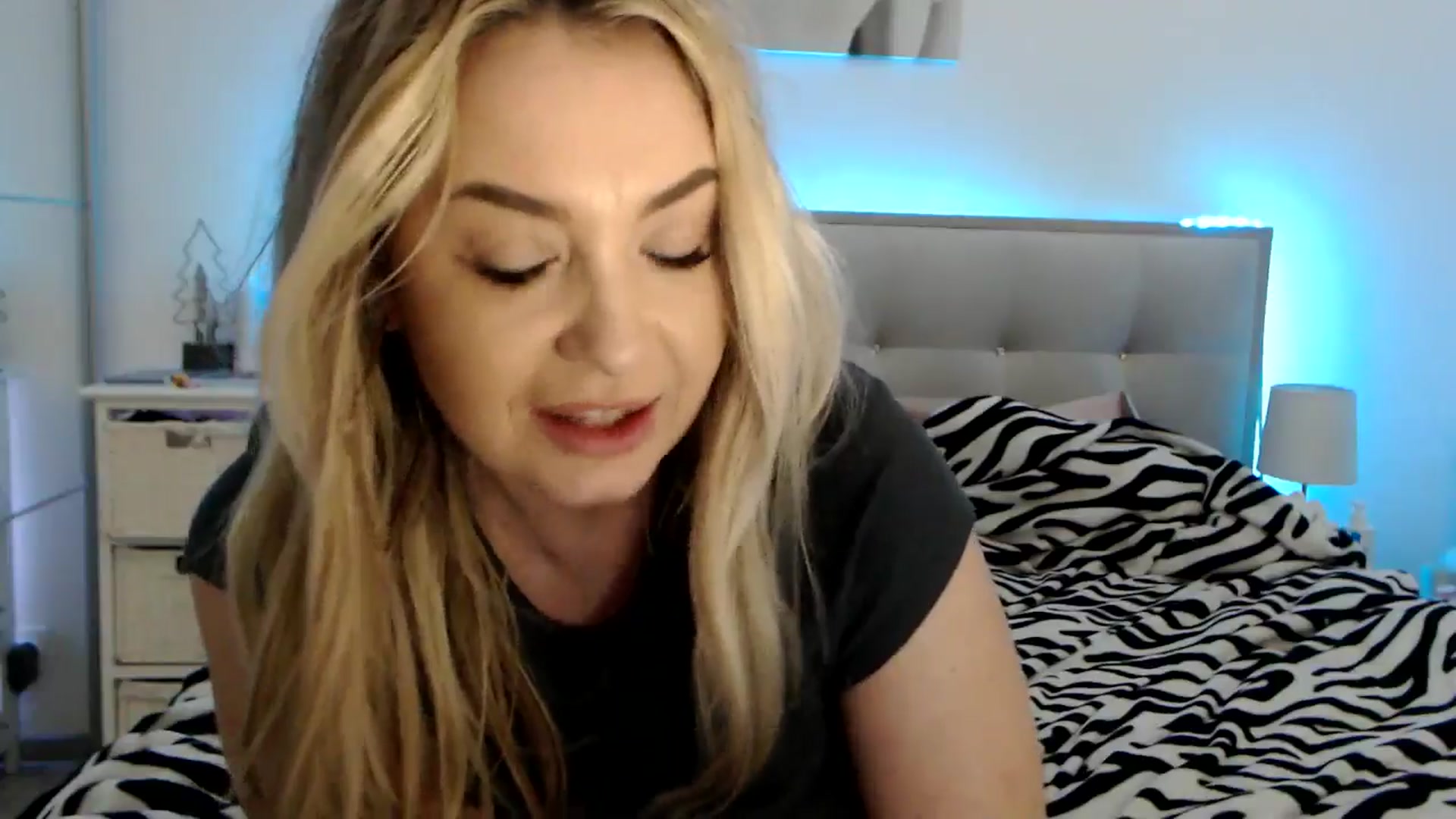 Gallery image thumbnail from CrinnaMania's myfreecams stream on, 03/10/2025, 11:36 image 20 of 20