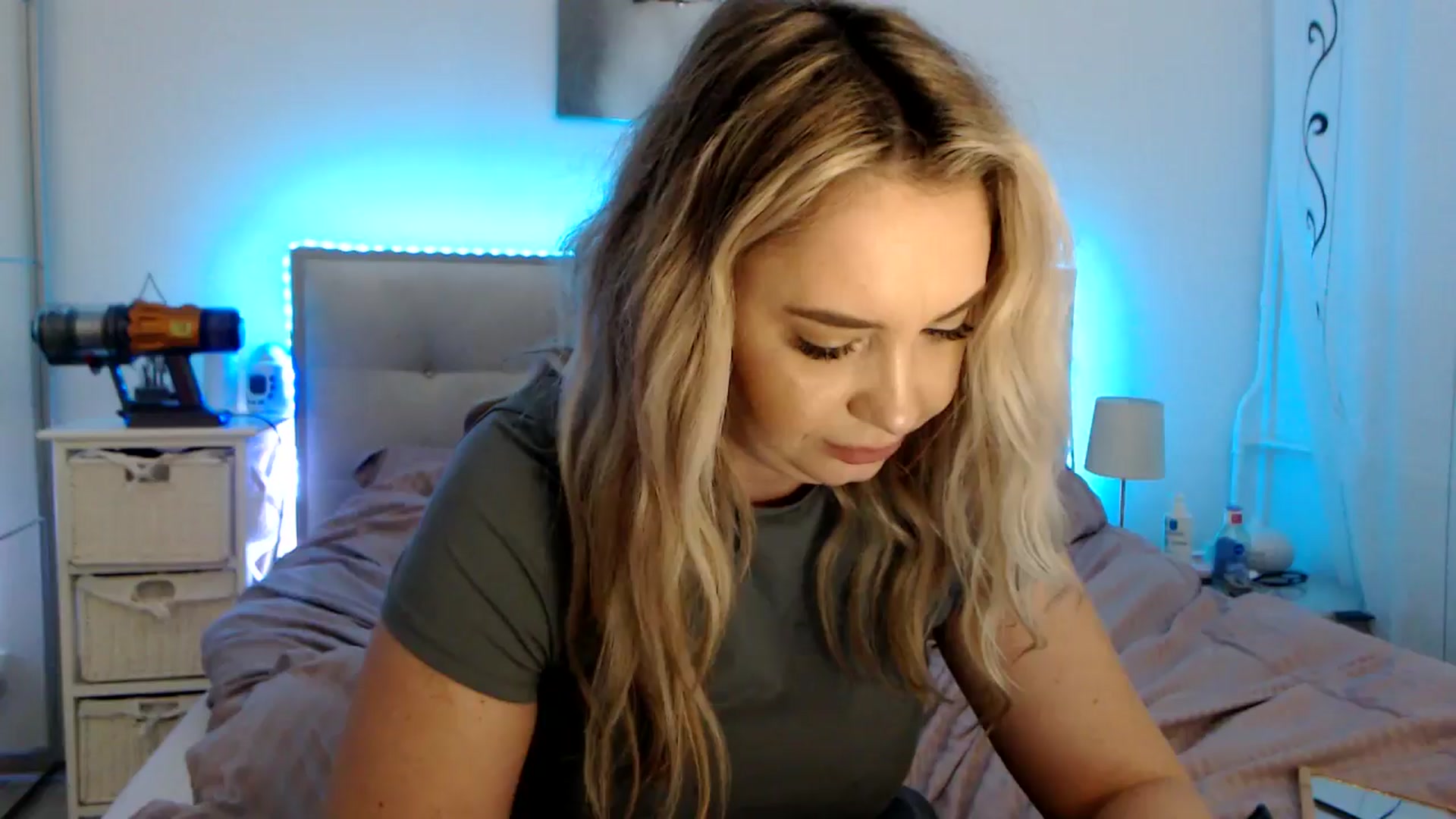 Gallery image thumbnail from CrinnaMania's myfreecams stream on, 03/14/2025, 12:24 image 18 of 20
