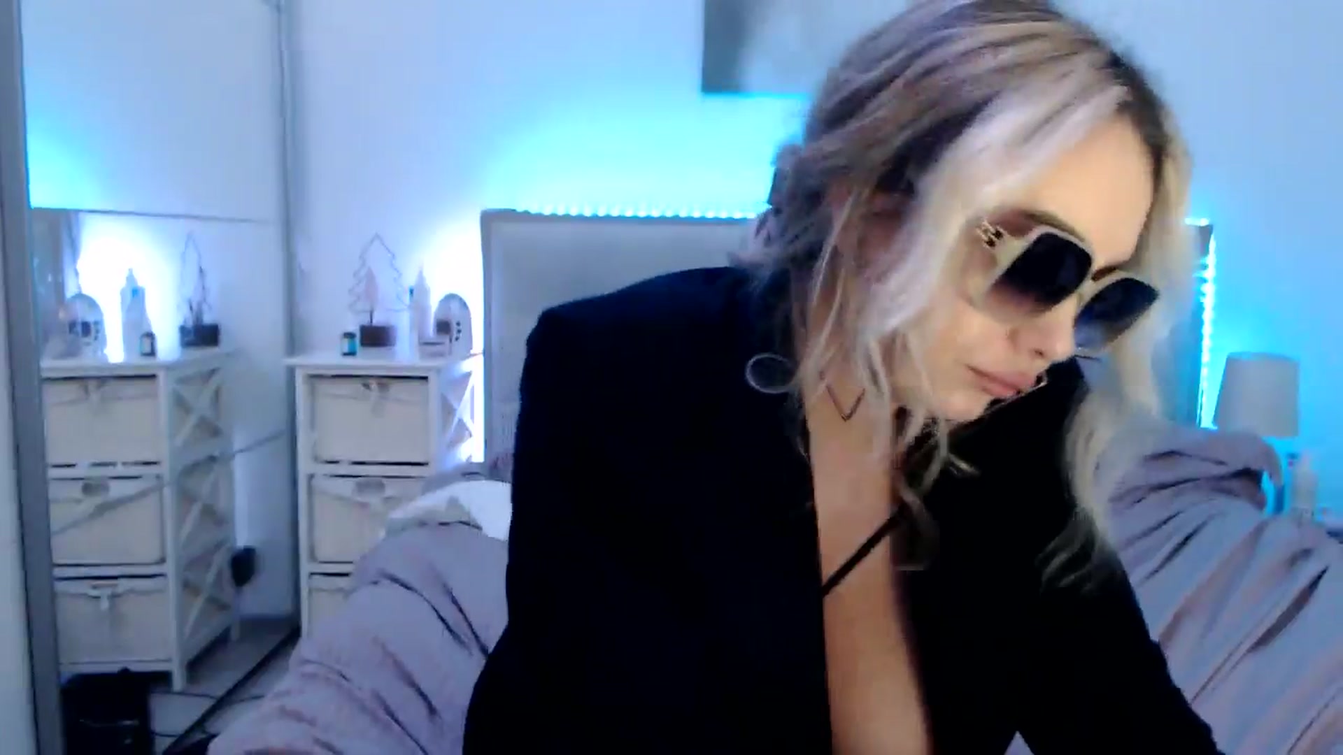 Gallery image thumbnail from CrinnaMania's myfreecams stream on, 03/24/2025, 12:25 image 12 of 20
