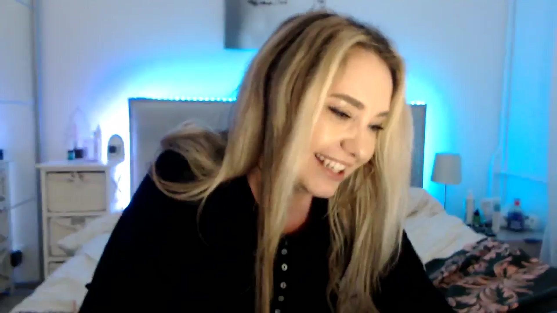 Gallery image thumbnail from CrinnaMania's myfreecams stream on, 03/28/2025, 12:26 image 20 of 20