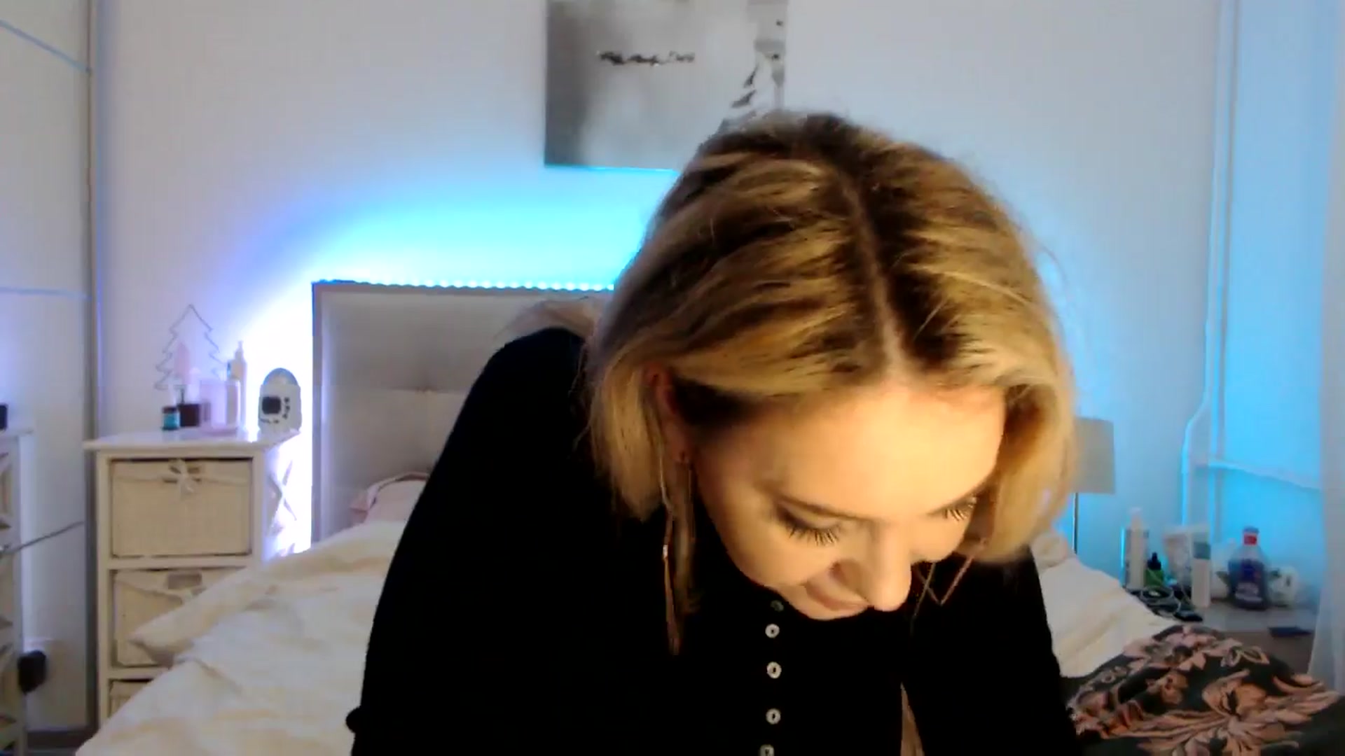 Gallery image thumbnail from CrinnaMania's myfreecams stream on, 03/28/2025, 12:26 image 16 of 20