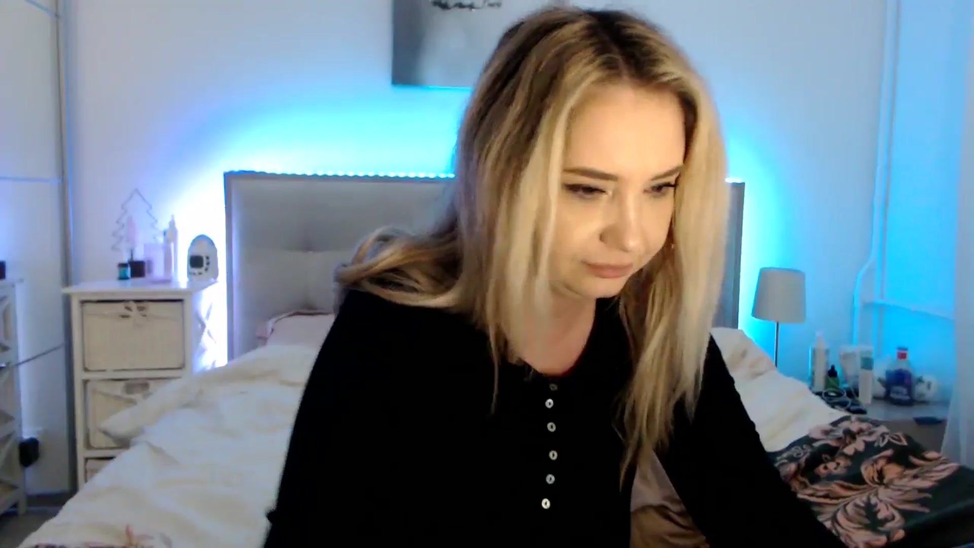 Gallery image thumbnail from CrinnaMania's myfreecams stream on, 03/28/2025, 12:26 image 19 of 20