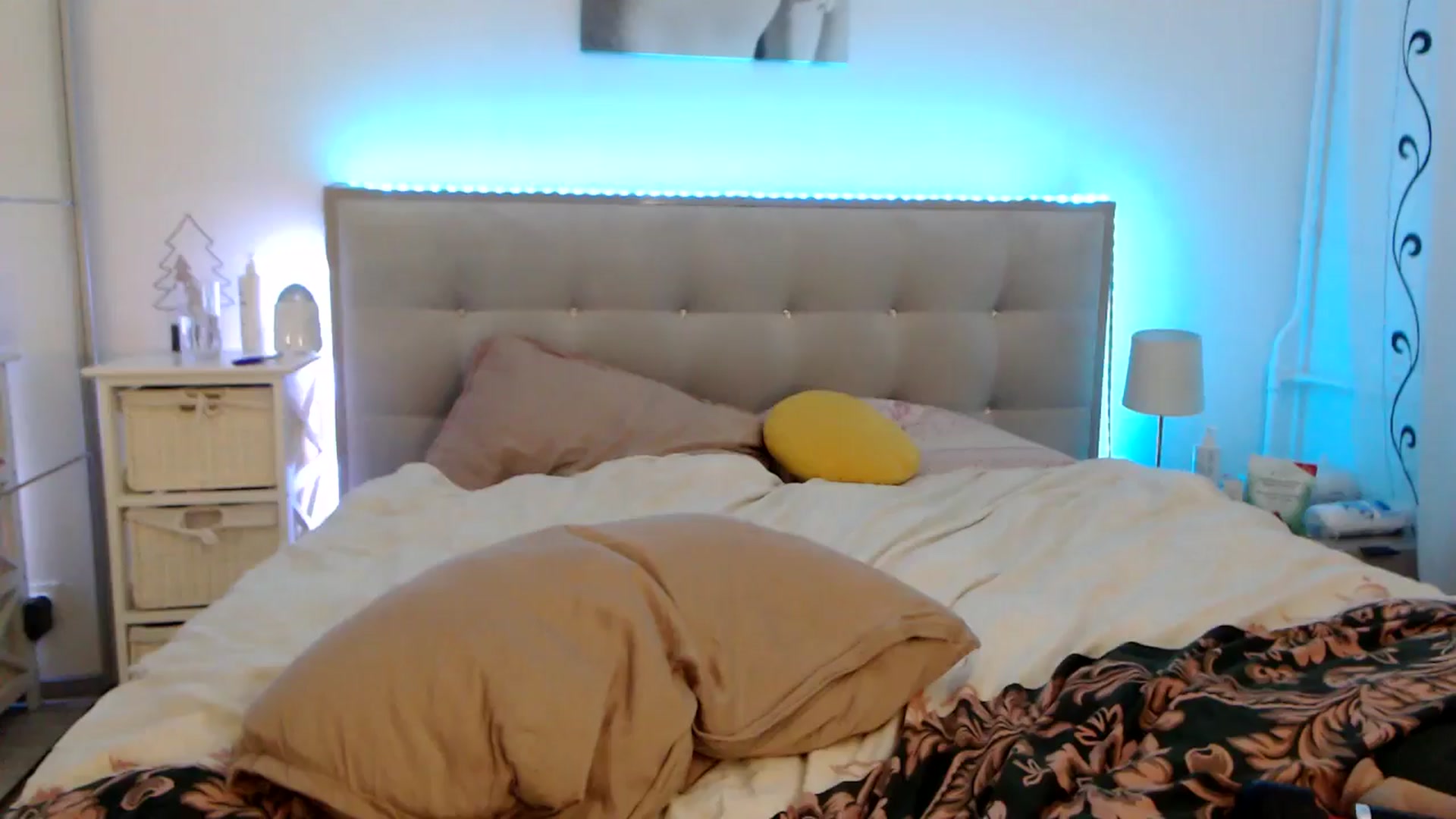 Gallery image thumbnail from CrinnaMania's myfreecams stream on, 04/01/2025, 11:30 image 18 of 20