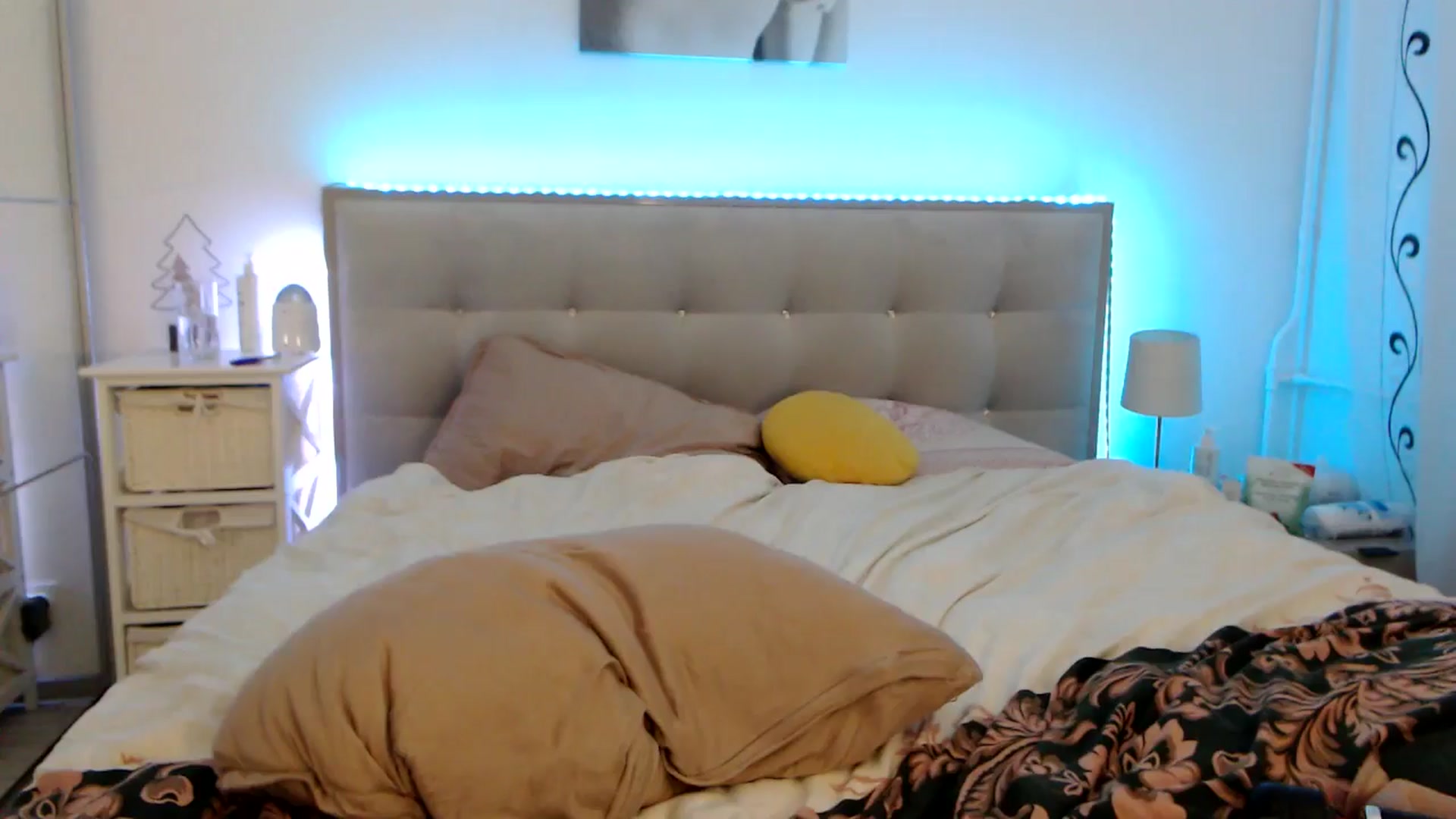 Gallery image thumbnail from CrinnaMania's myfreecams stream on, 04/01/2025, 11:30 image 17 of 20
