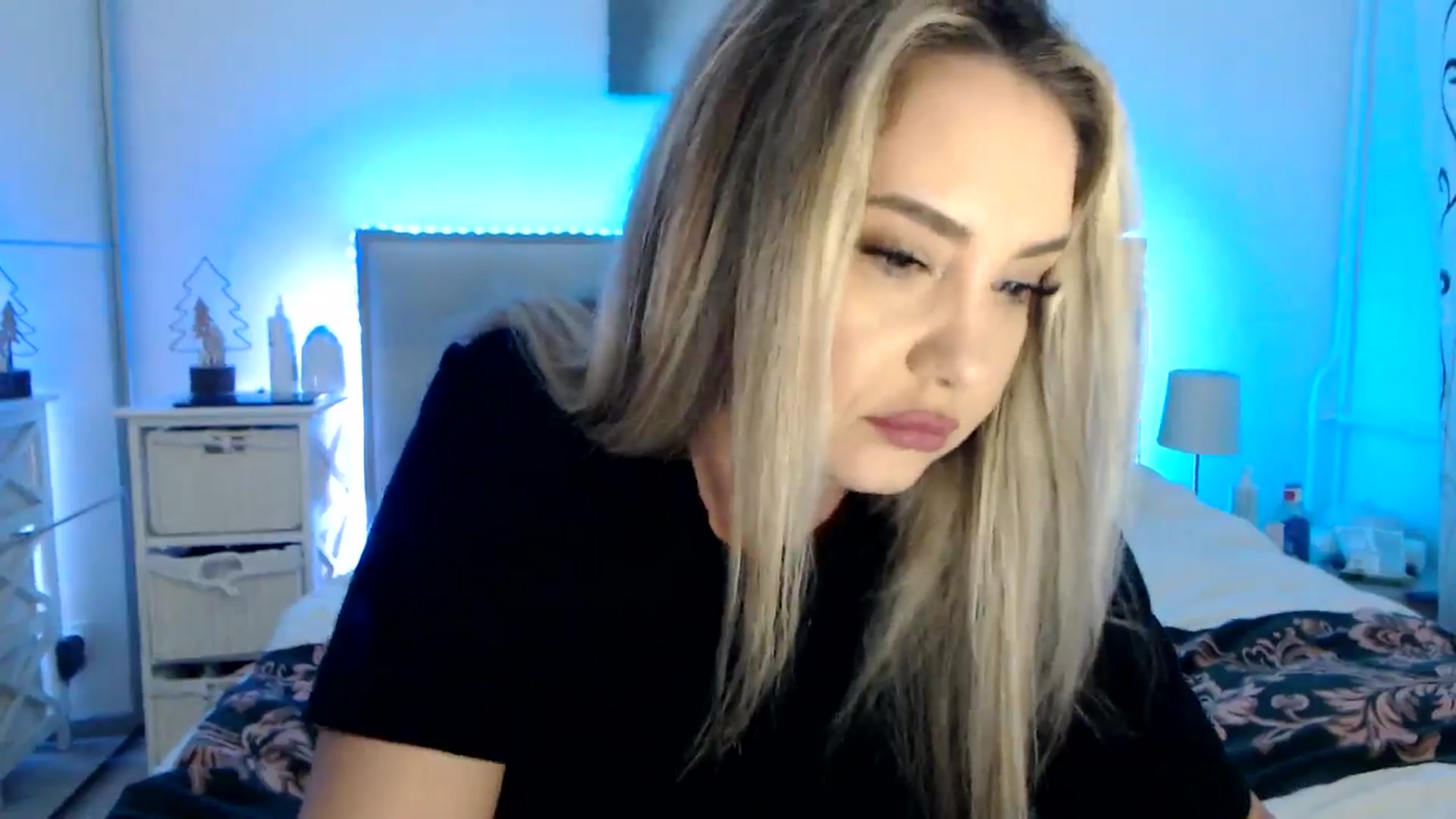 Gallery image thumbnail from CrinnaMania's myfreecams stream on, 04/02/2025, 08:55 image 9 of 20