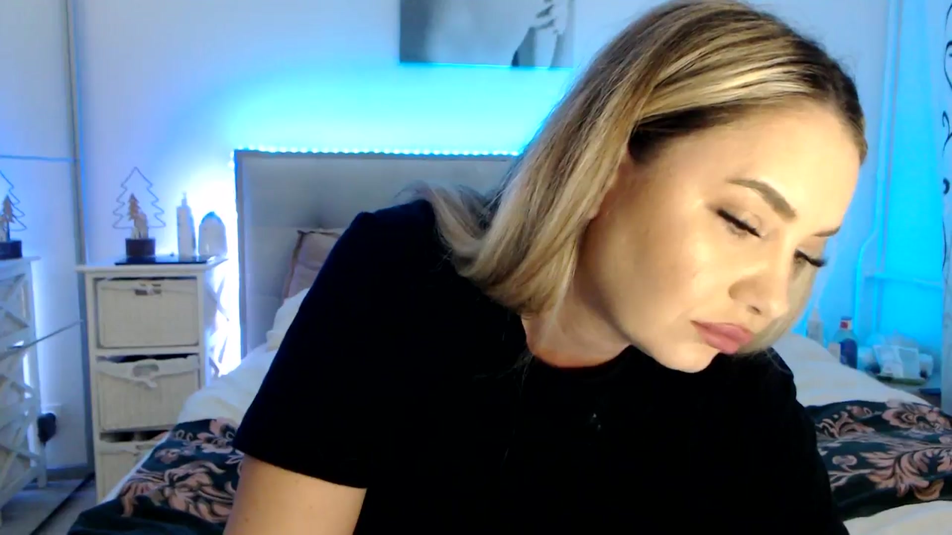 Gallery image thumbnail from CrinnaMania's myfreecams stream on, 04/02/2025, 08:55 image 20 of 20