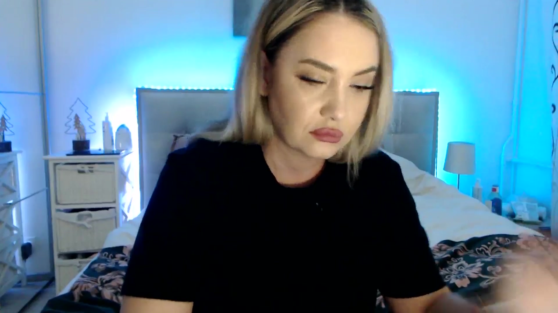 Gallery image thumbnail from CrinnaMania's myfreecams stream on, 04/02/2025, 08:55 image 16 of 20