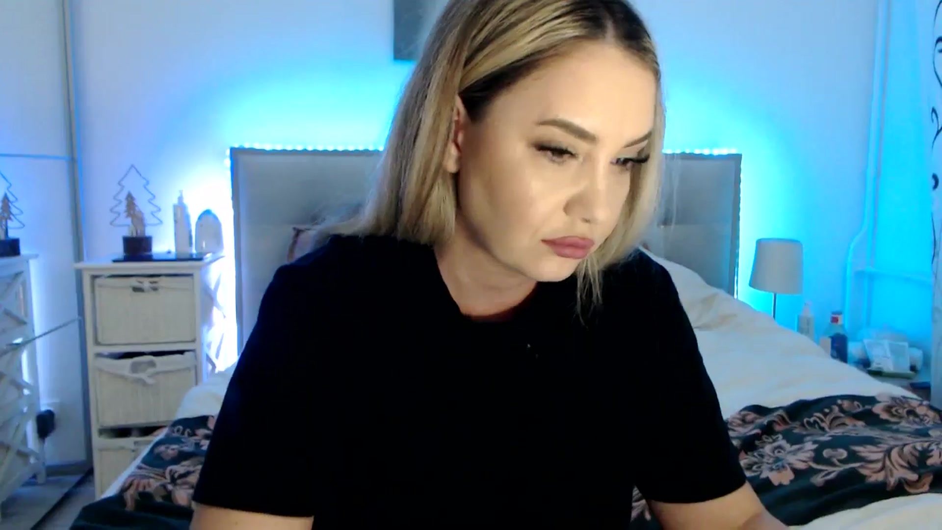 Gallery image thumbnail from CrinnaMania's myfreecams stream on, 04/02/2025, 08:55 image 15 of 20