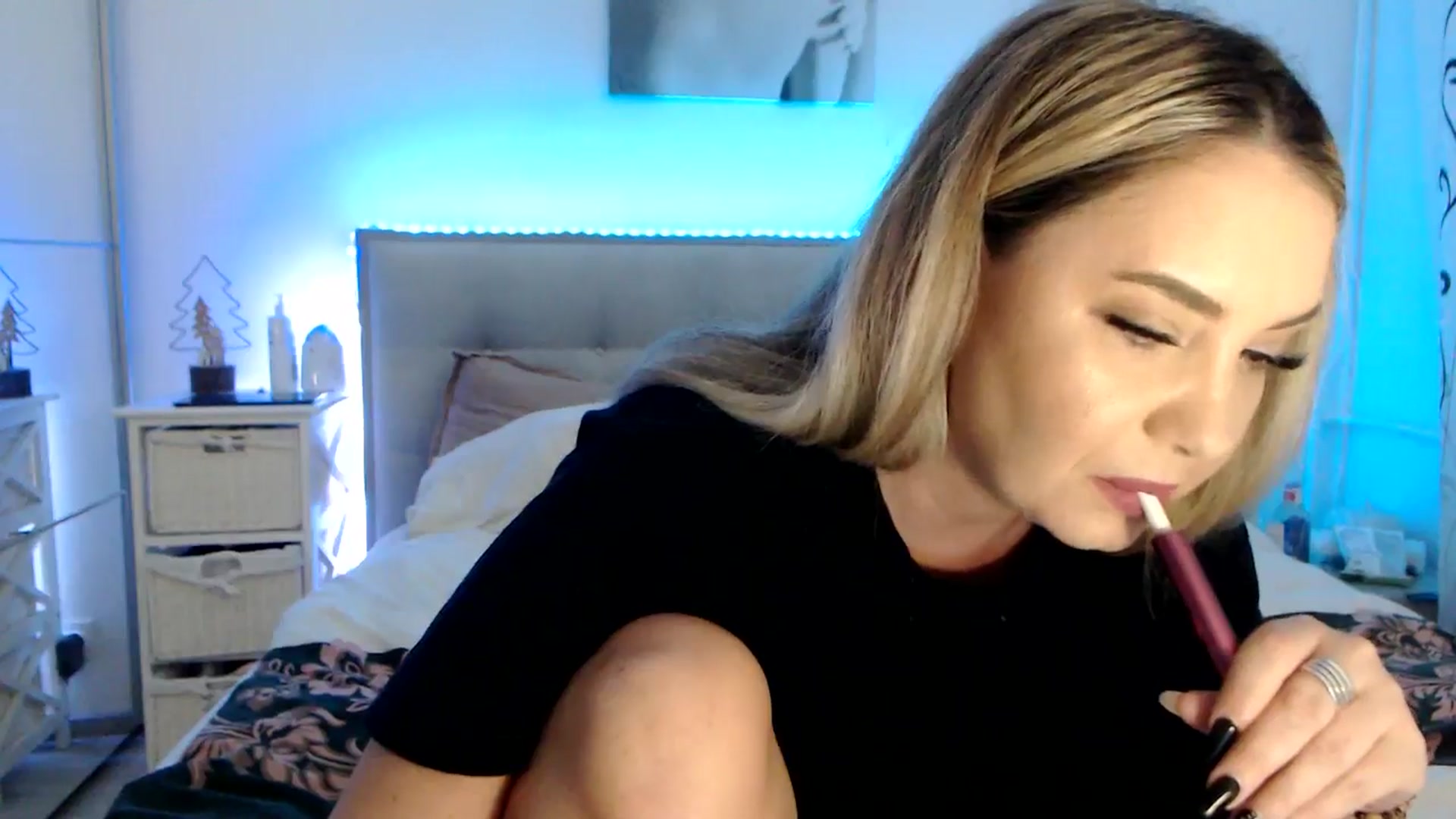 Gallery image thumbnail from CrinnaMania's myfreecams stream on, 04/02/2025, 08:55 image 17 of 20