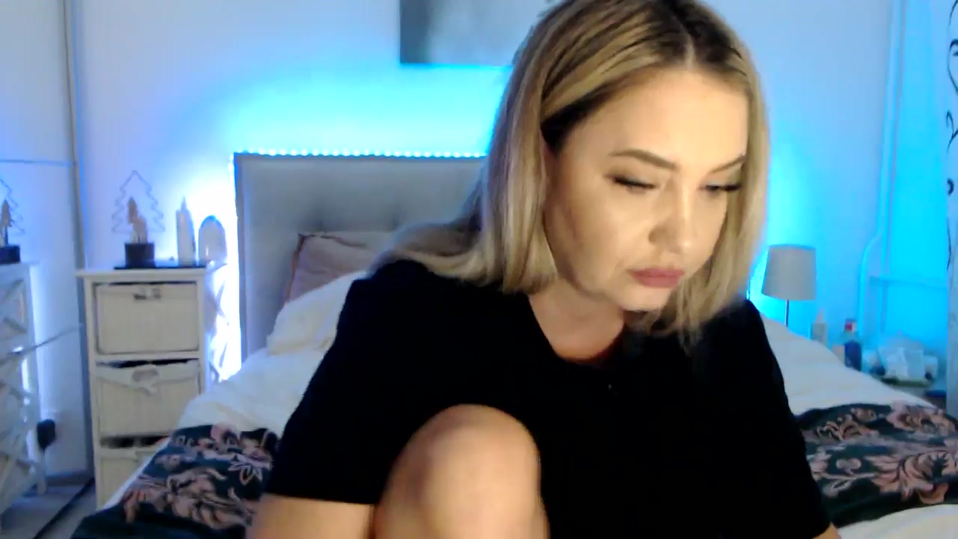Gallery image thumbnail from CrinnaMania's myfreecams stream on, 04/02/2025, 08:55 image 18 of 20