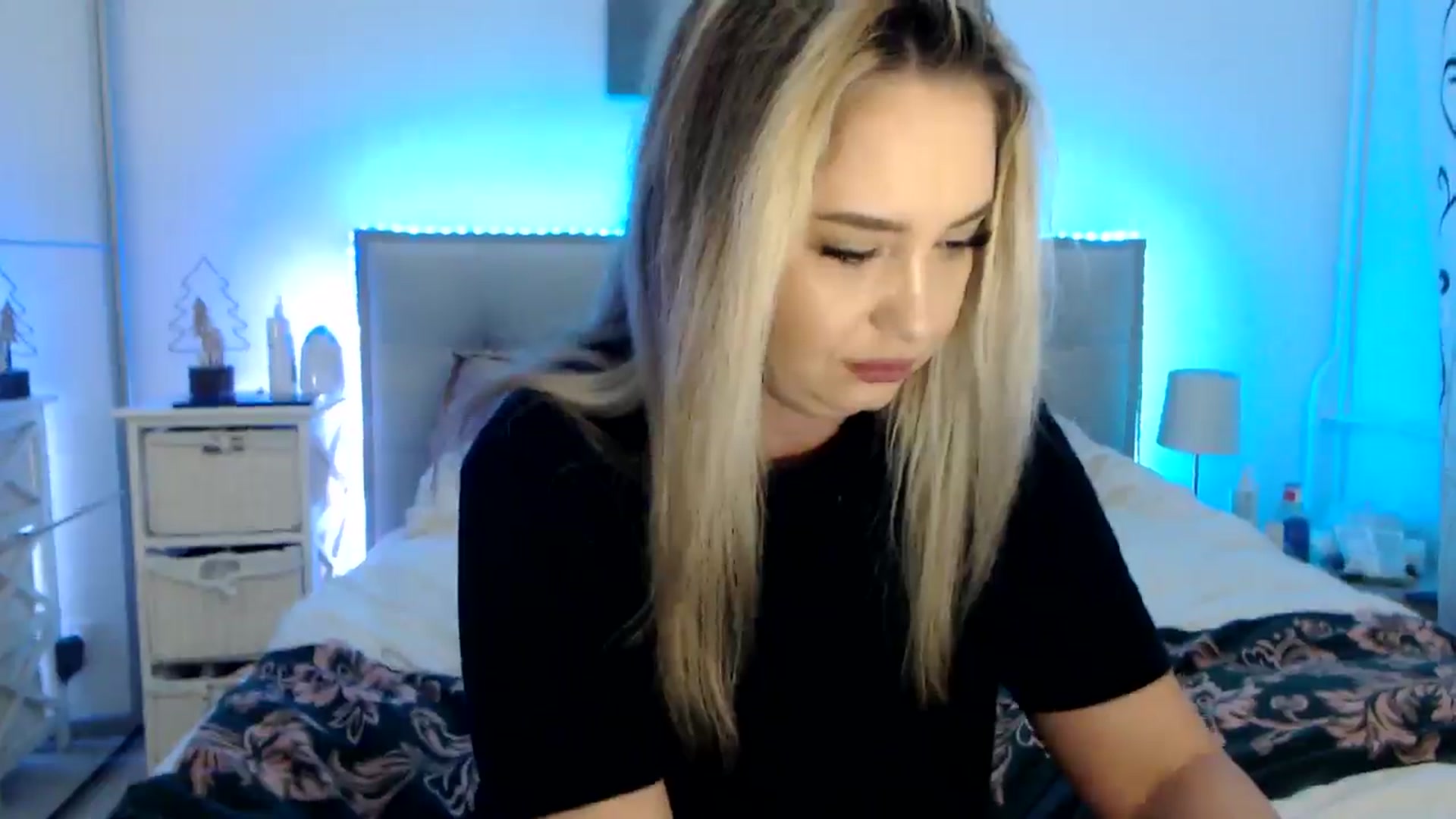 Gallery image thumbnail from CrinnaMania's myfreecams stream on, 04/02/2025, 08:55 image 7 of 20