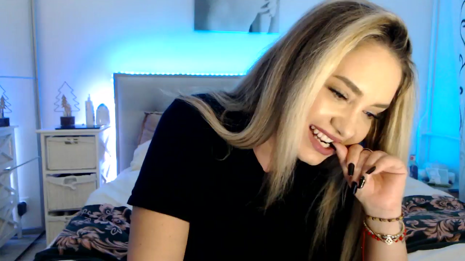 Gallery image thumbnail from CrinnaMania's myfreecams stream on, 04/02/2025, 08:55 image 3 of 20