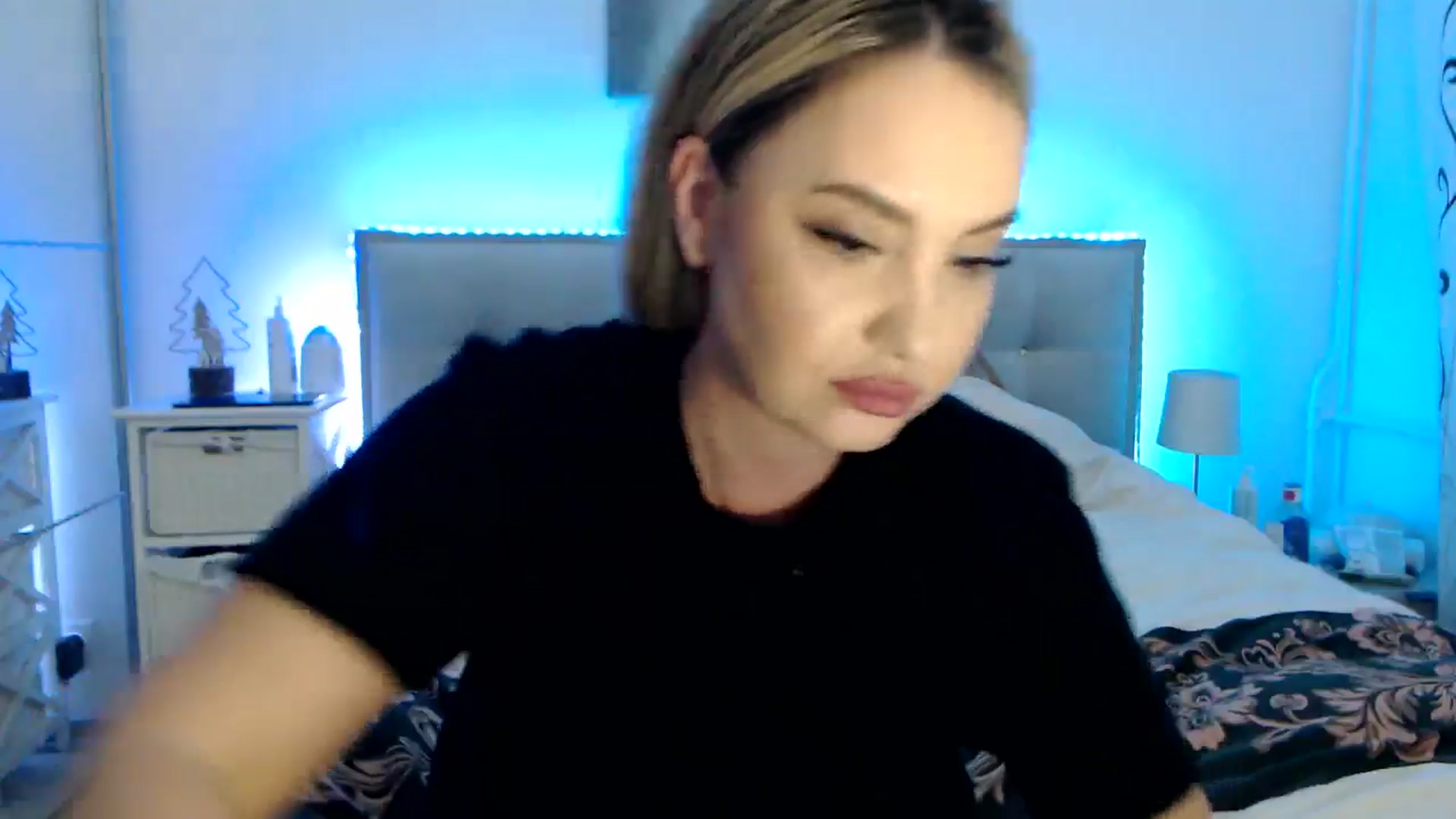 Gallery image thumbnail from CrinnaMania's myfreecams stream on, 04/02/2025, 08:55 image 11 of 20