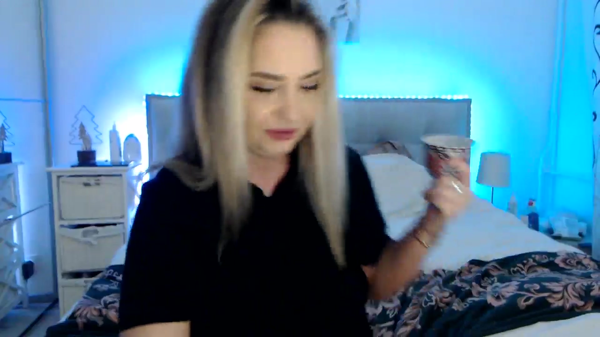Gallery image thumbnail from CrinnaMania's myfreecams stream on, 04/02/2025, 08:55 image 4 of 20